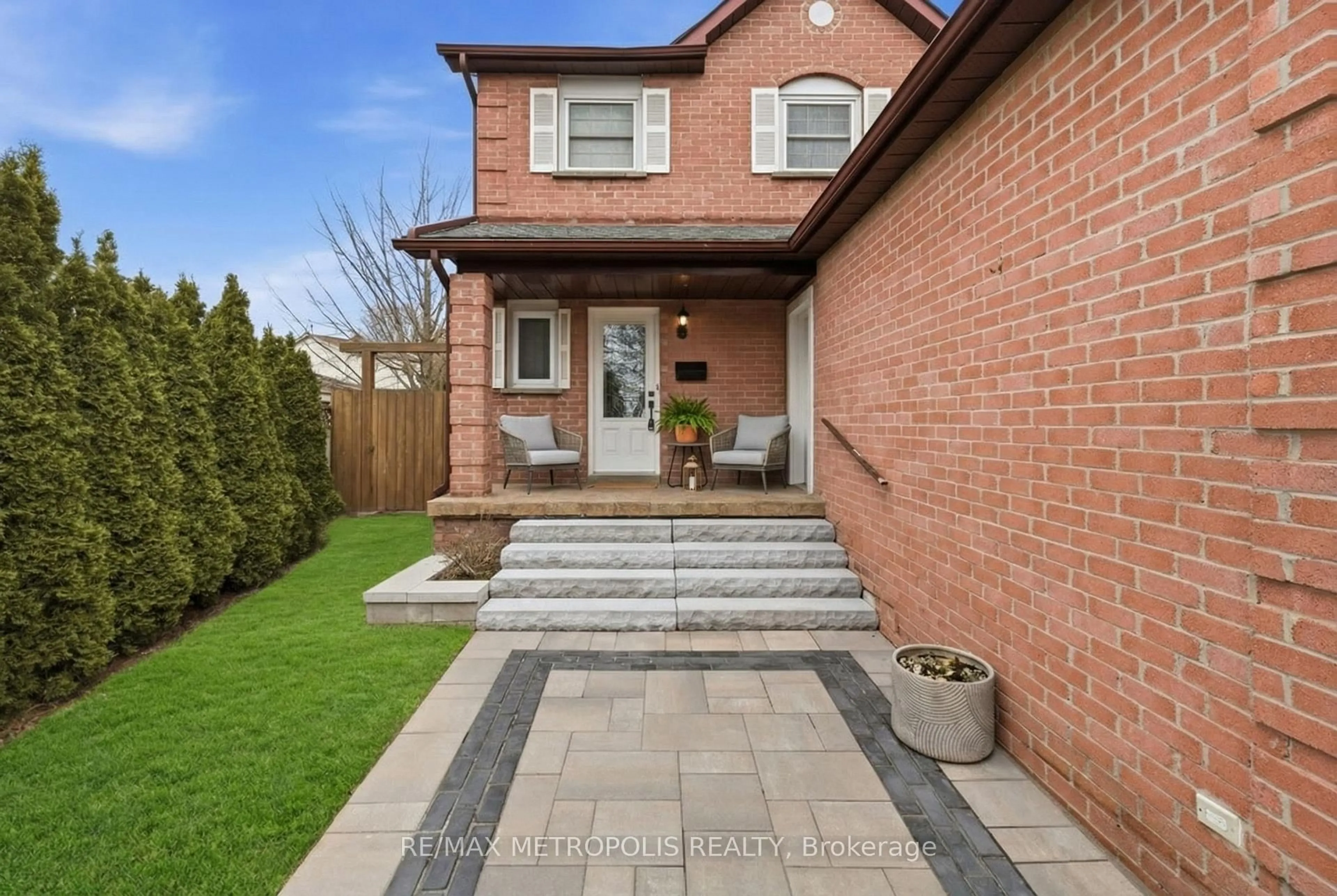 Home with brick exterior material, street for 700 Mountjoy Crt, Oshawa Ontario L1K 1W8