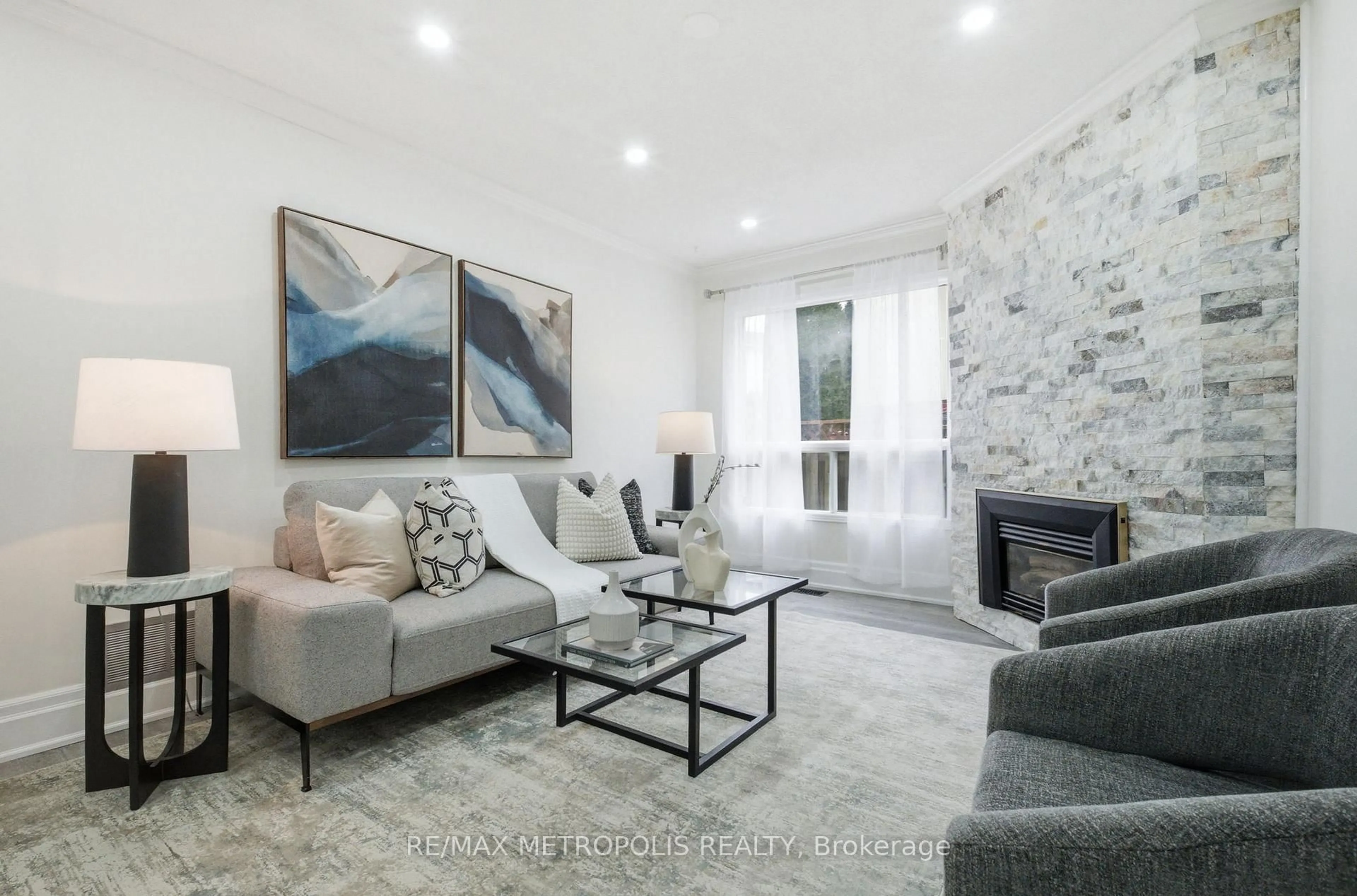 Living room with furniture, unknown for 700 Mountjoy Crt, Oshawa Ontario L1K 1W8