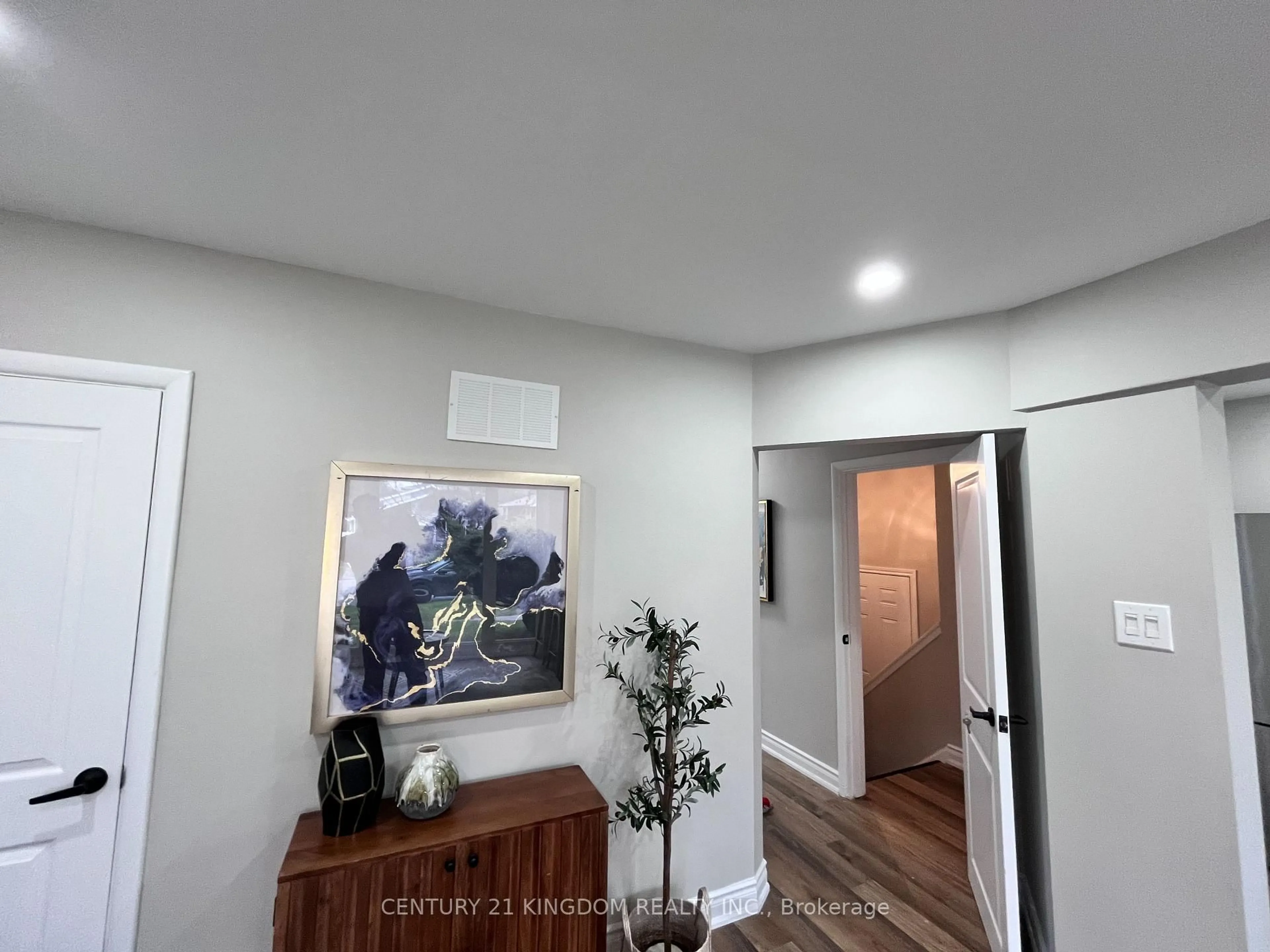 A pic of a room for 3 Botany Hill Rd, Toronto Ontario M1G 3K1