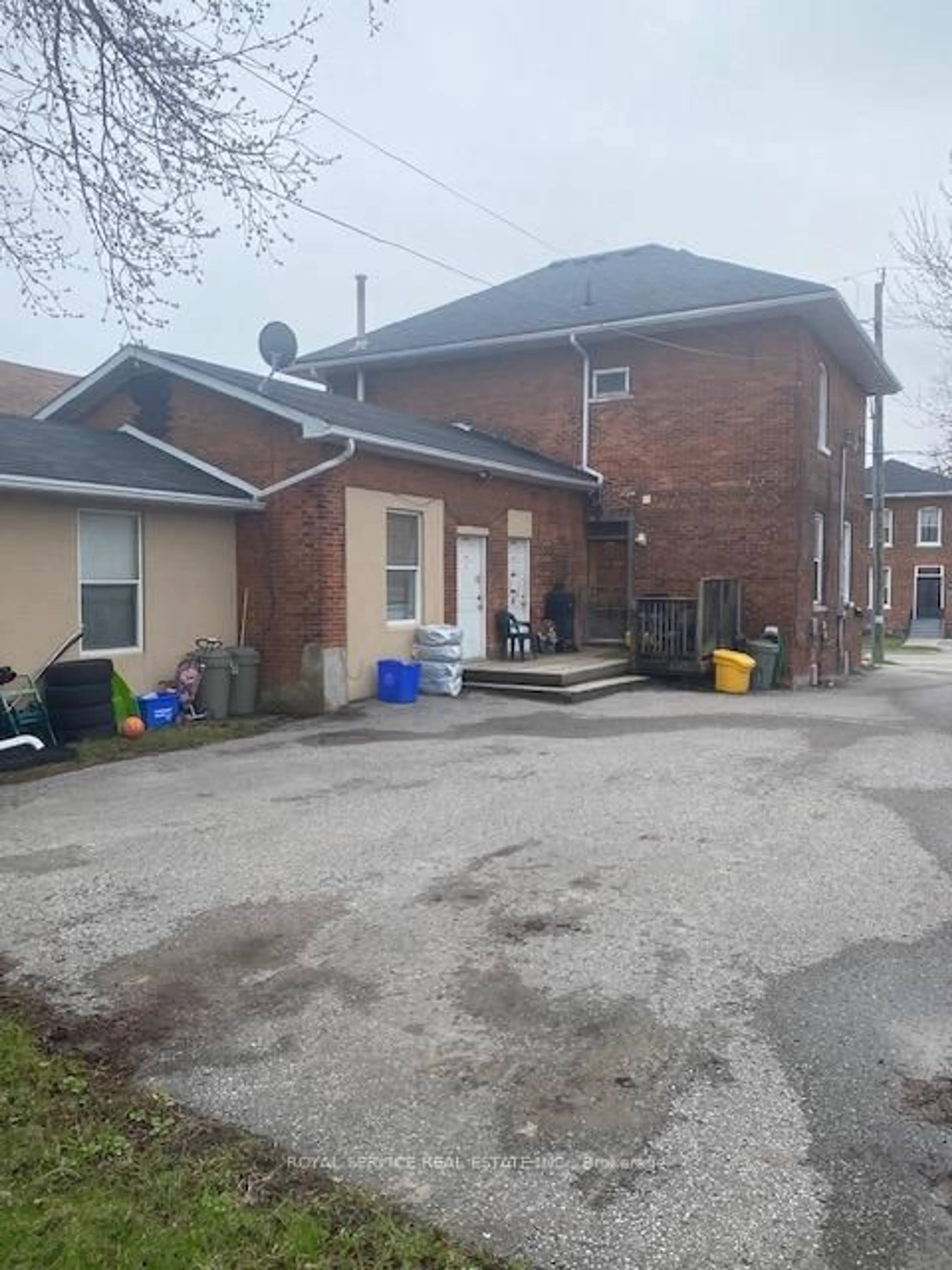 A pic from outside/outdoor area/front of a property/back of a property/a pic from drone, street for 102 Queen St, Clarington Ontario L1C 1M6
