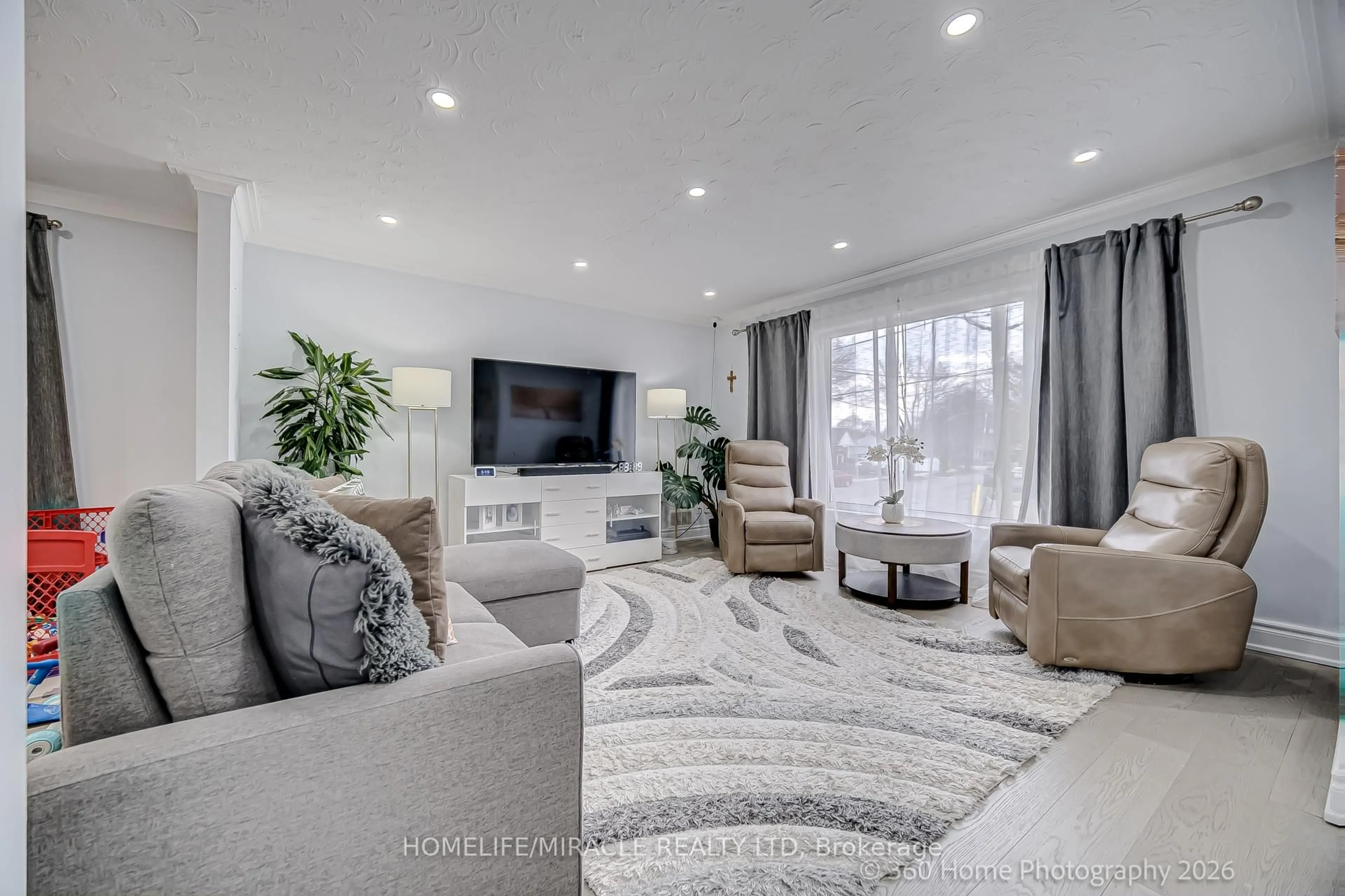 Living room with furniture, unknown for 17 Montvale Dr, Toronto Ontario M1M 3E5