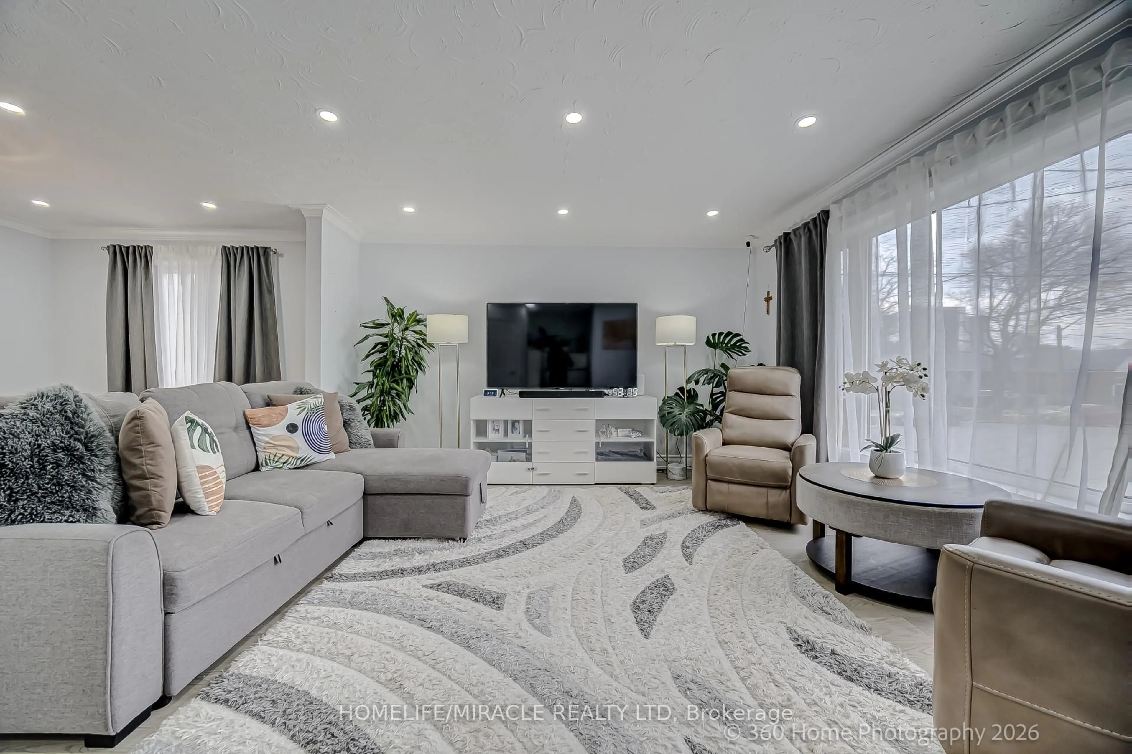 Living room with furniture, carpet floor for 17 Montvale Dr, Toronto Ontario M1M 3E5