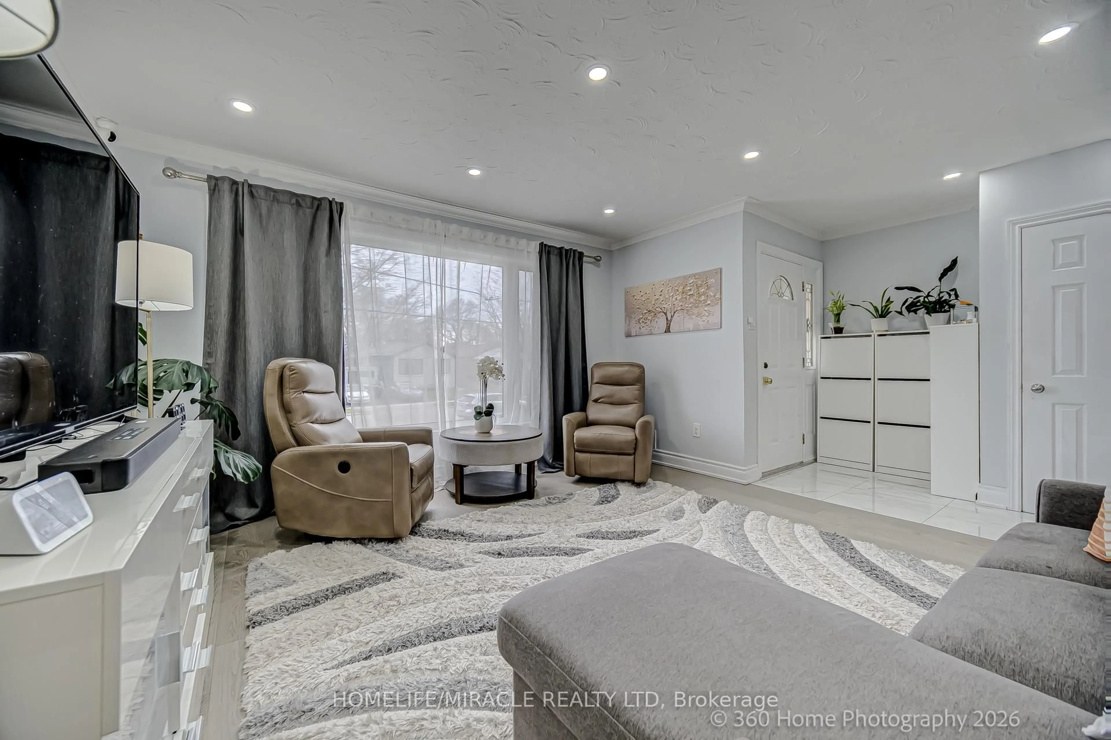 Living room with furniture, unknown for 17 Montvale Dr, Toronto Ontario M1M 3E5