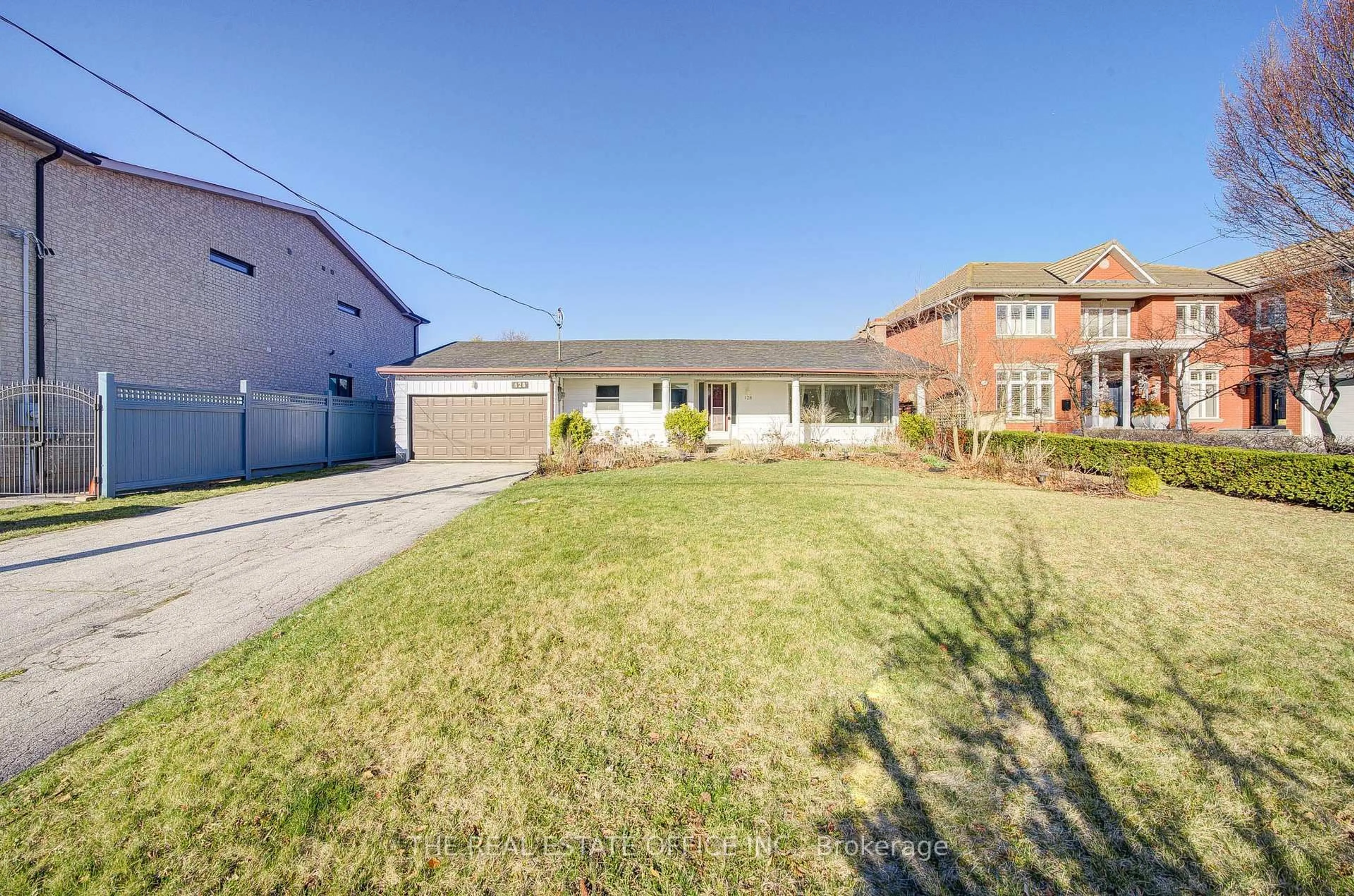 A pic from outside/outdoor area/front of a property/back of a property/a pic from drone, street for 128 Fairglen Ave, Toronto Ontario M1W 1A7