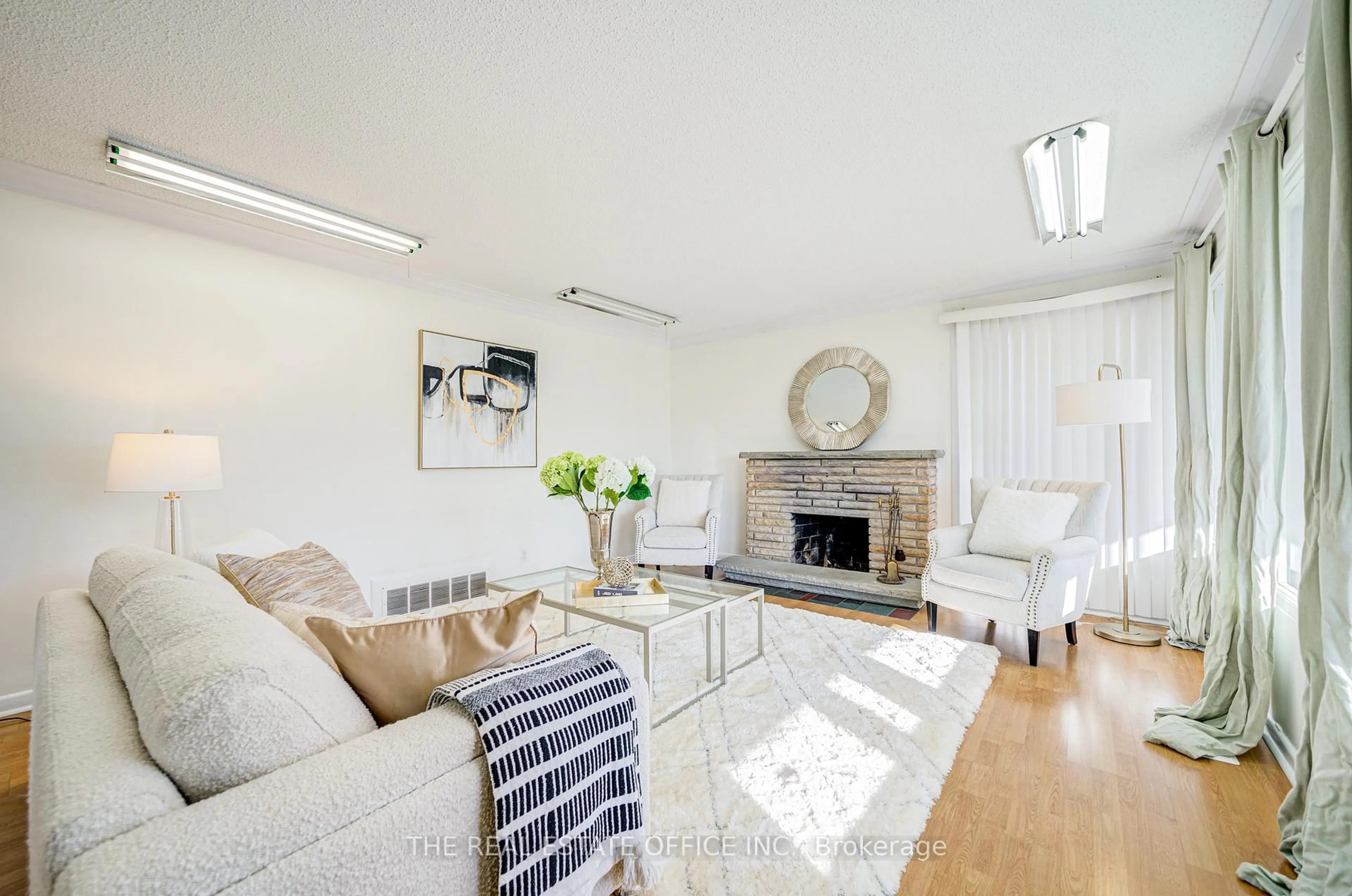 Living room with furniture, unknown for 128 Fairglen Ave, Toronto Ontario M1W 1A7