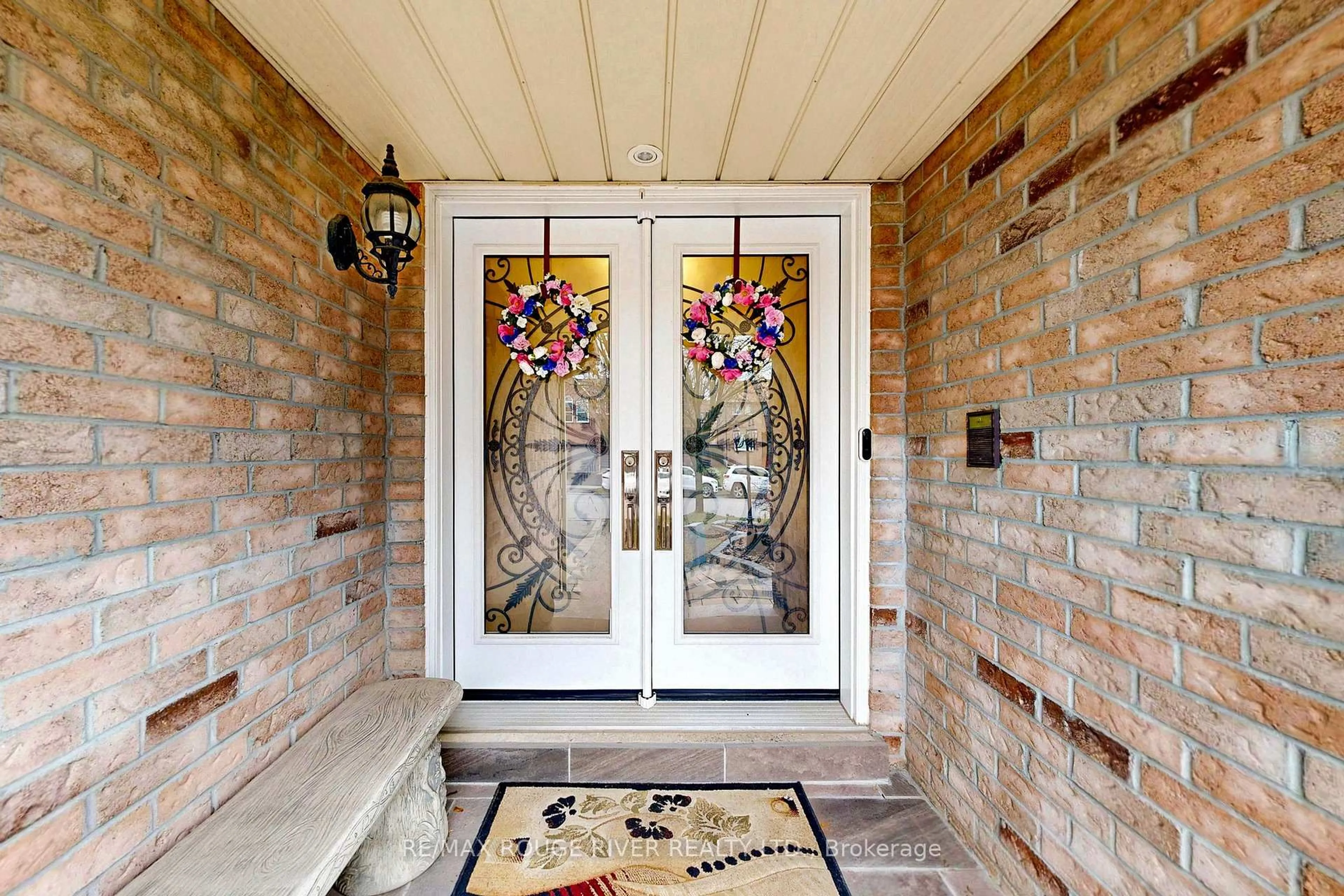Indoor entryway for 45 Rotherglen Rd, Ajax Ontario L1T 1S8