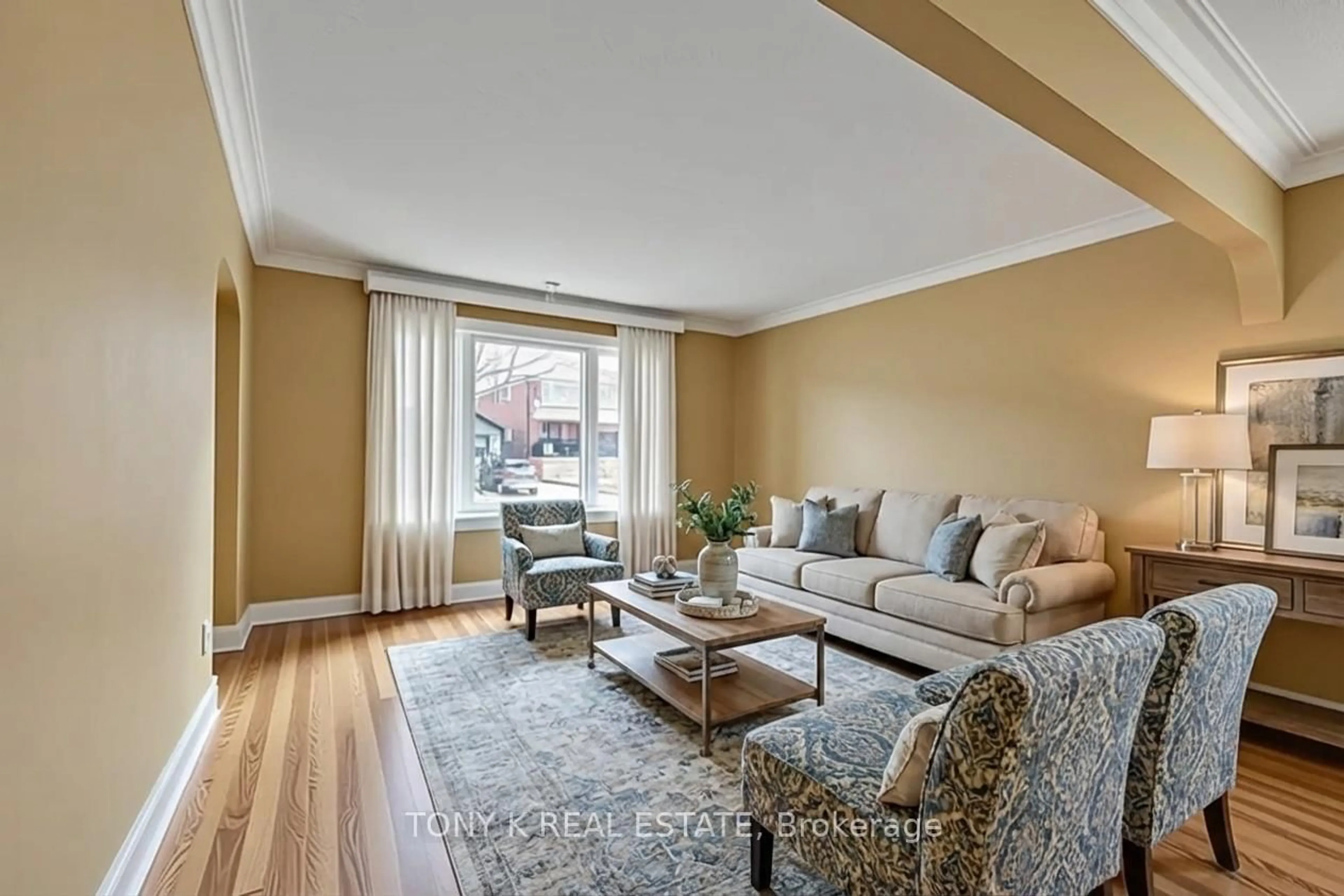 Living room with furniture, unknown for 20 North Woodrow Blvd, Toronto Ontario M1K 1W1