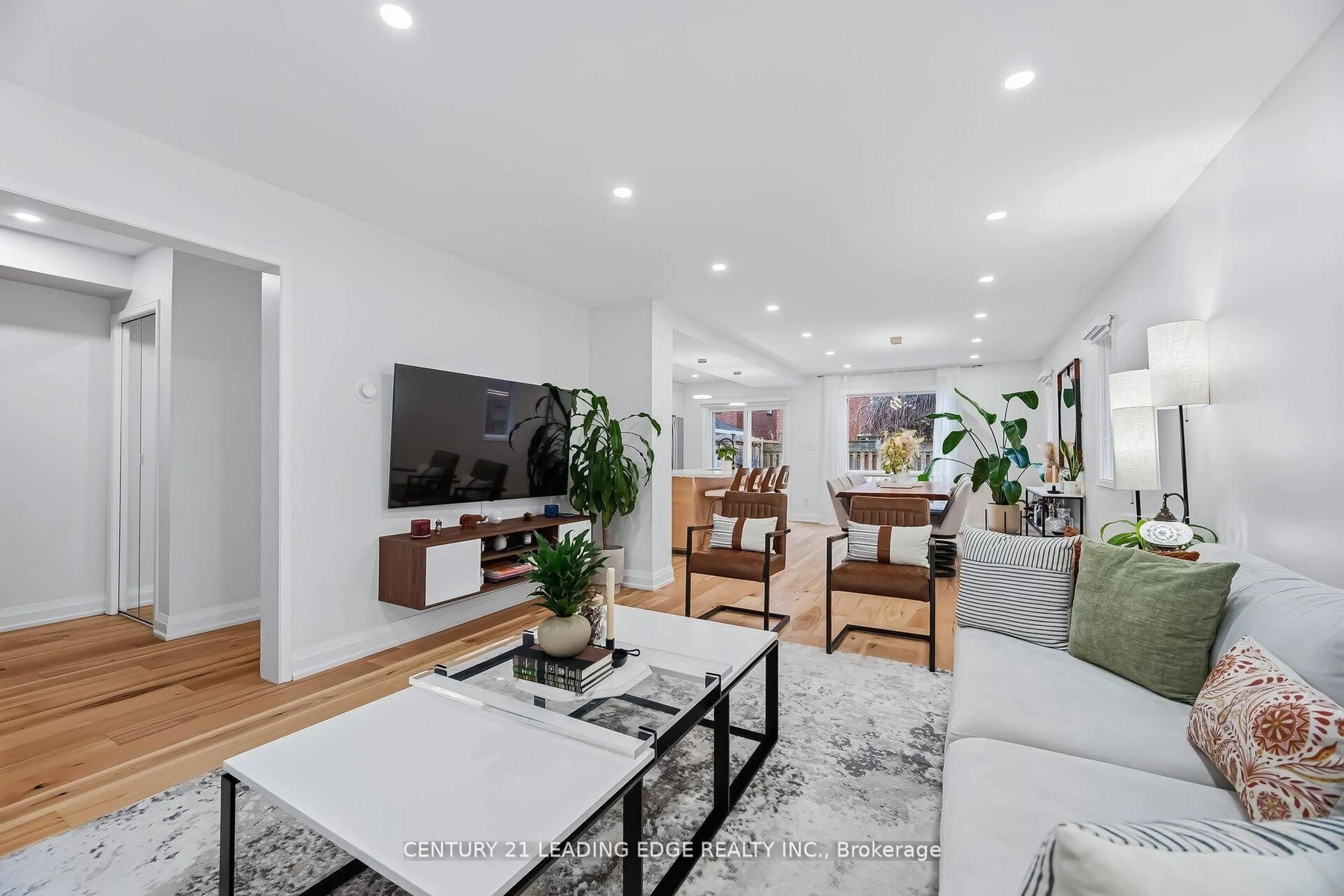 Living room with furniture, unknown for 923 Redbird Cres, Pickering Ontario L1V 5K8