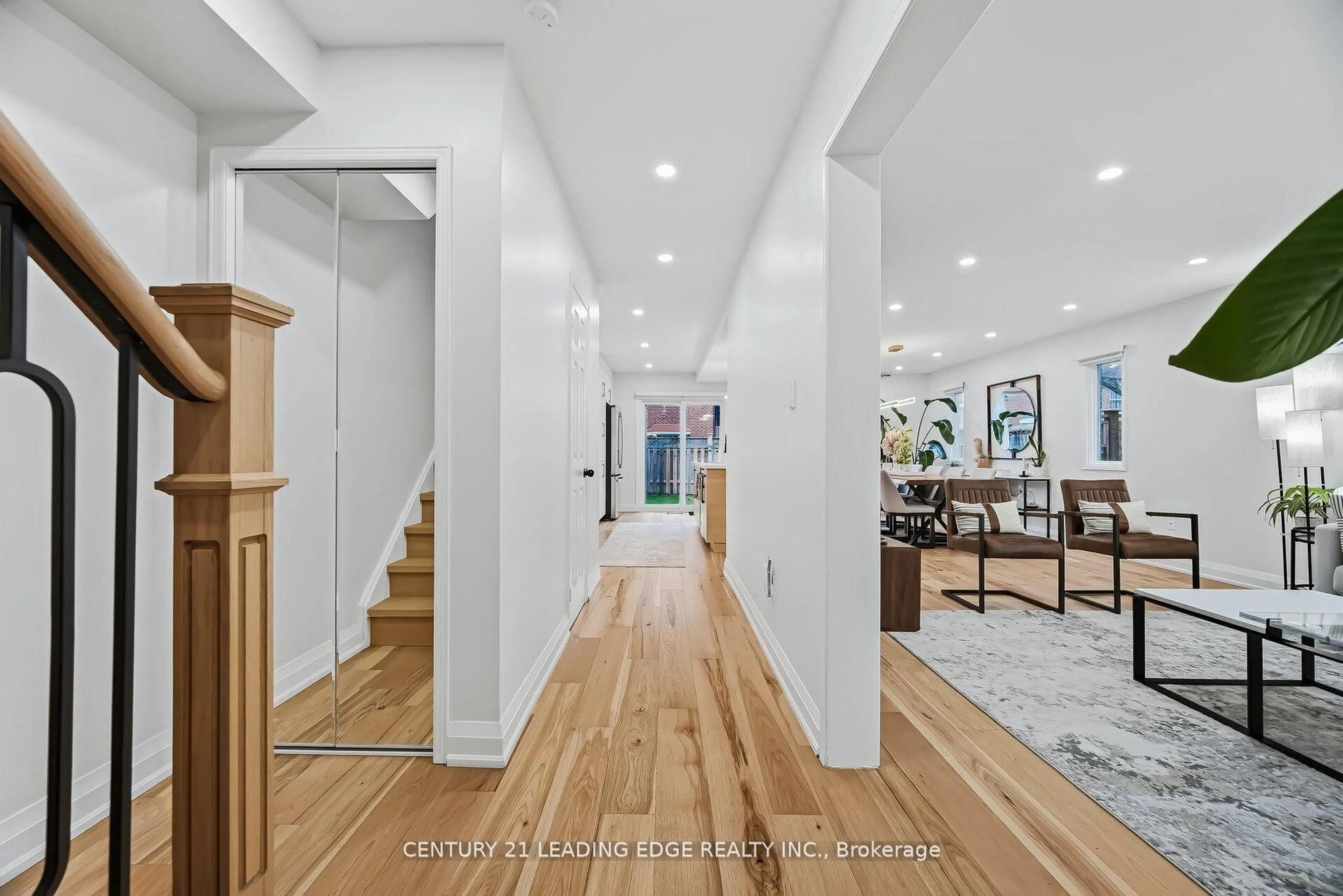 Indoor foyer for 923 Redbird Cres, Pickering Ontario L1V 5K8