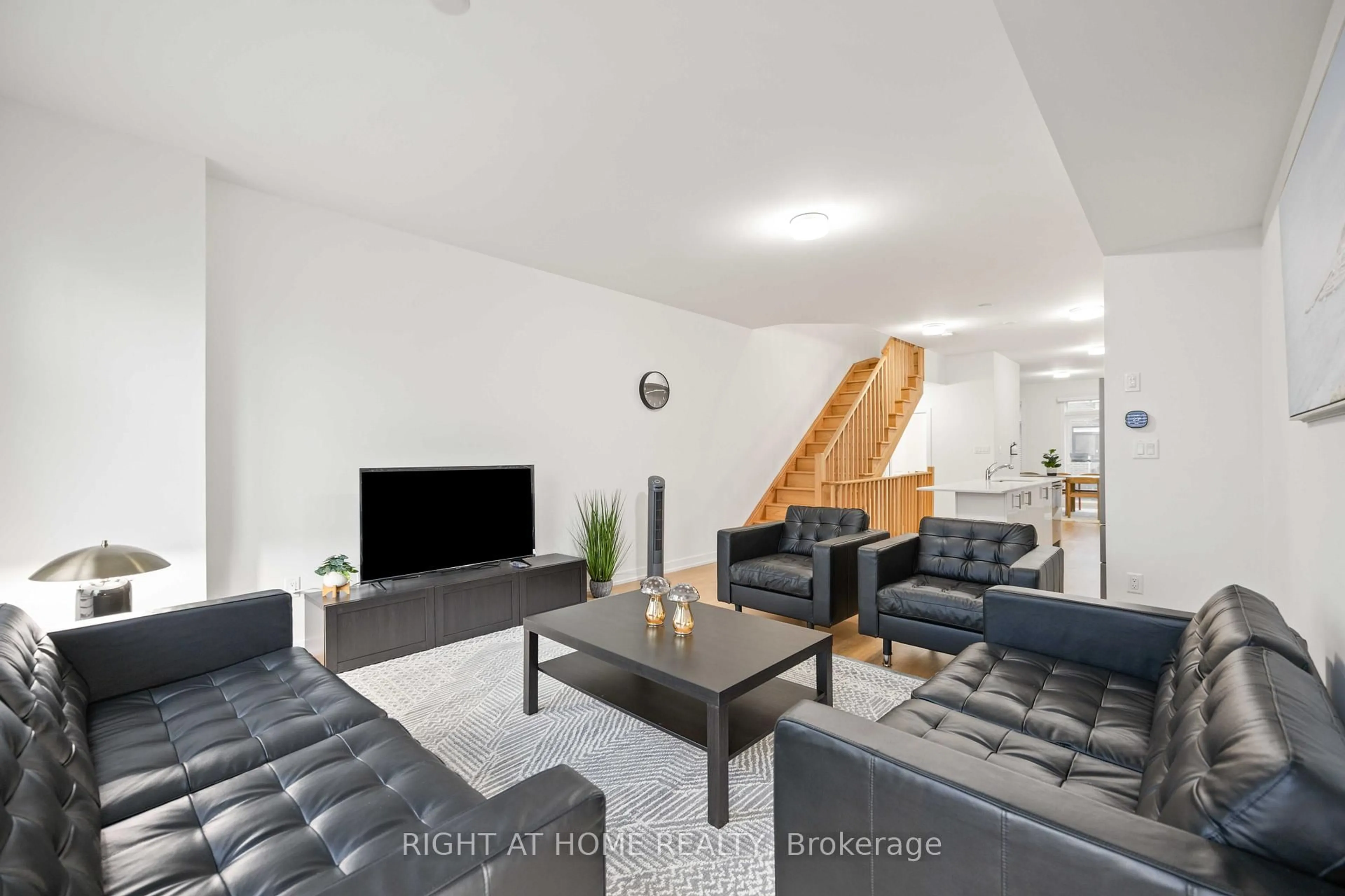 Living room with furniture, unknown for 1557 Midland Ave, Toronto Ontario M1P 0G3