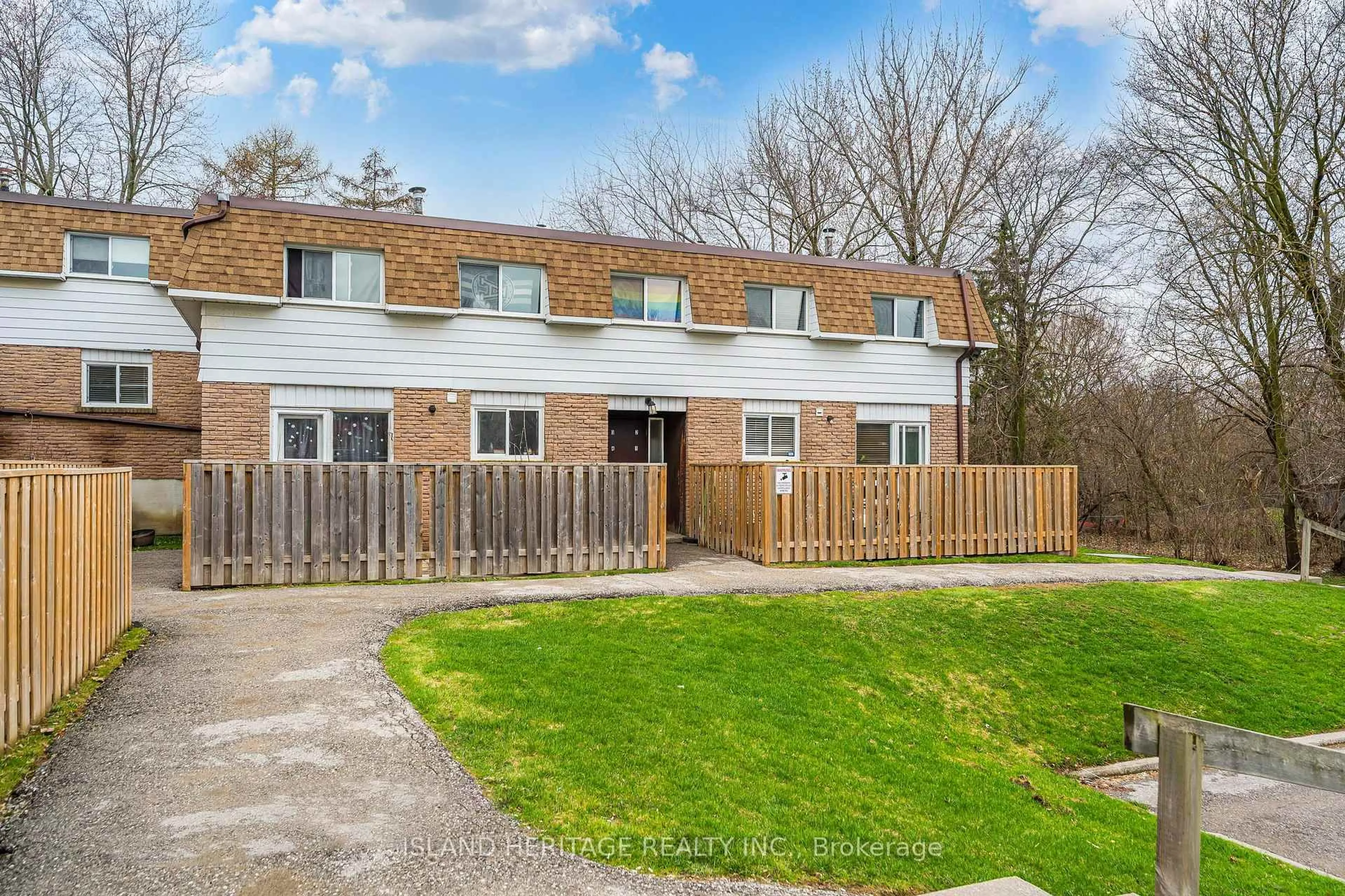 A pic from outside/outdoor area/front of a property/back of a property/a pic from drone, street for 730 Cedar St #3, Oshawa Ontario L1H 4M6