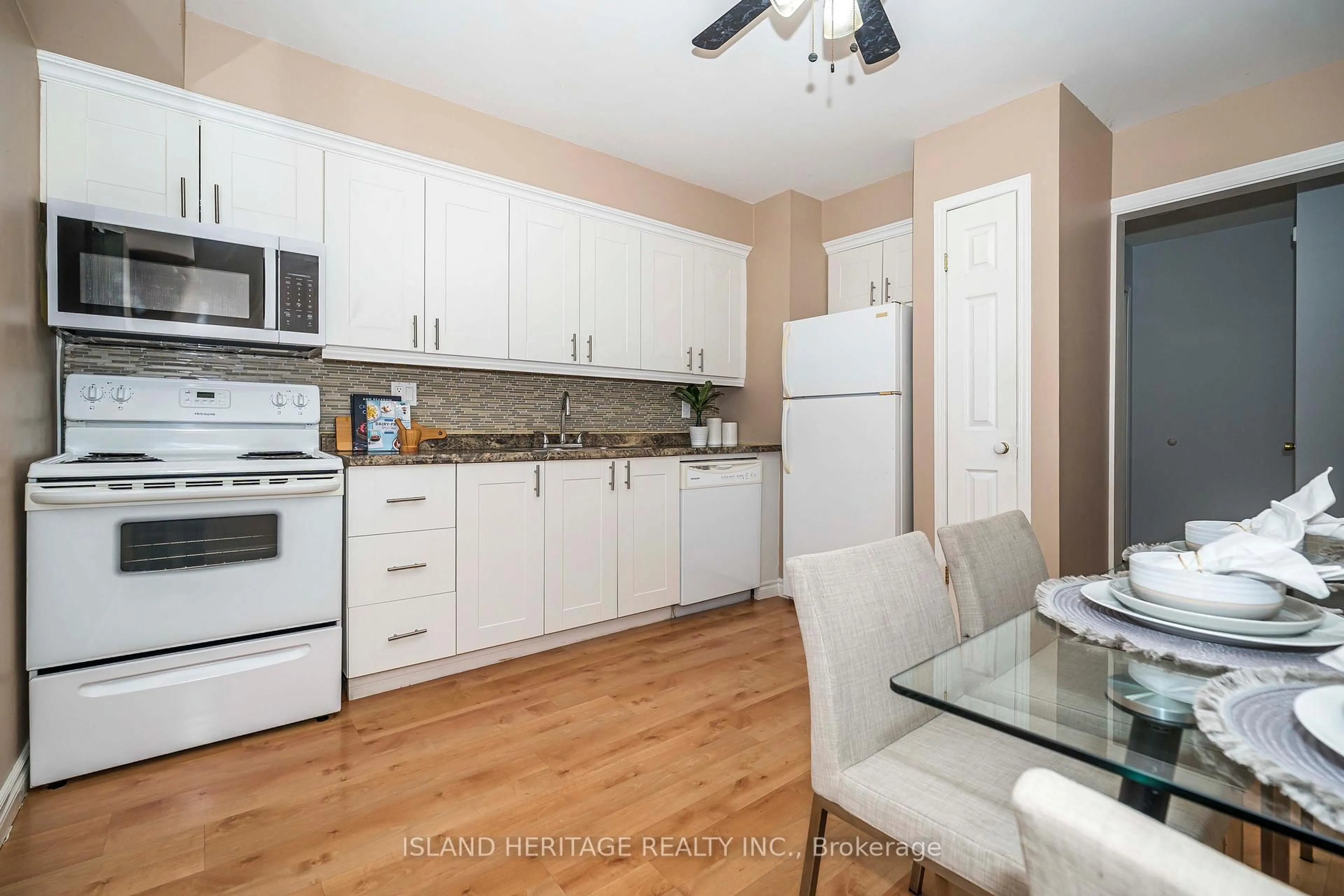 Standard kitchen, wood/laminate floor for 730 Cedar St #3, Oshawa Ontario L1H 4M6
