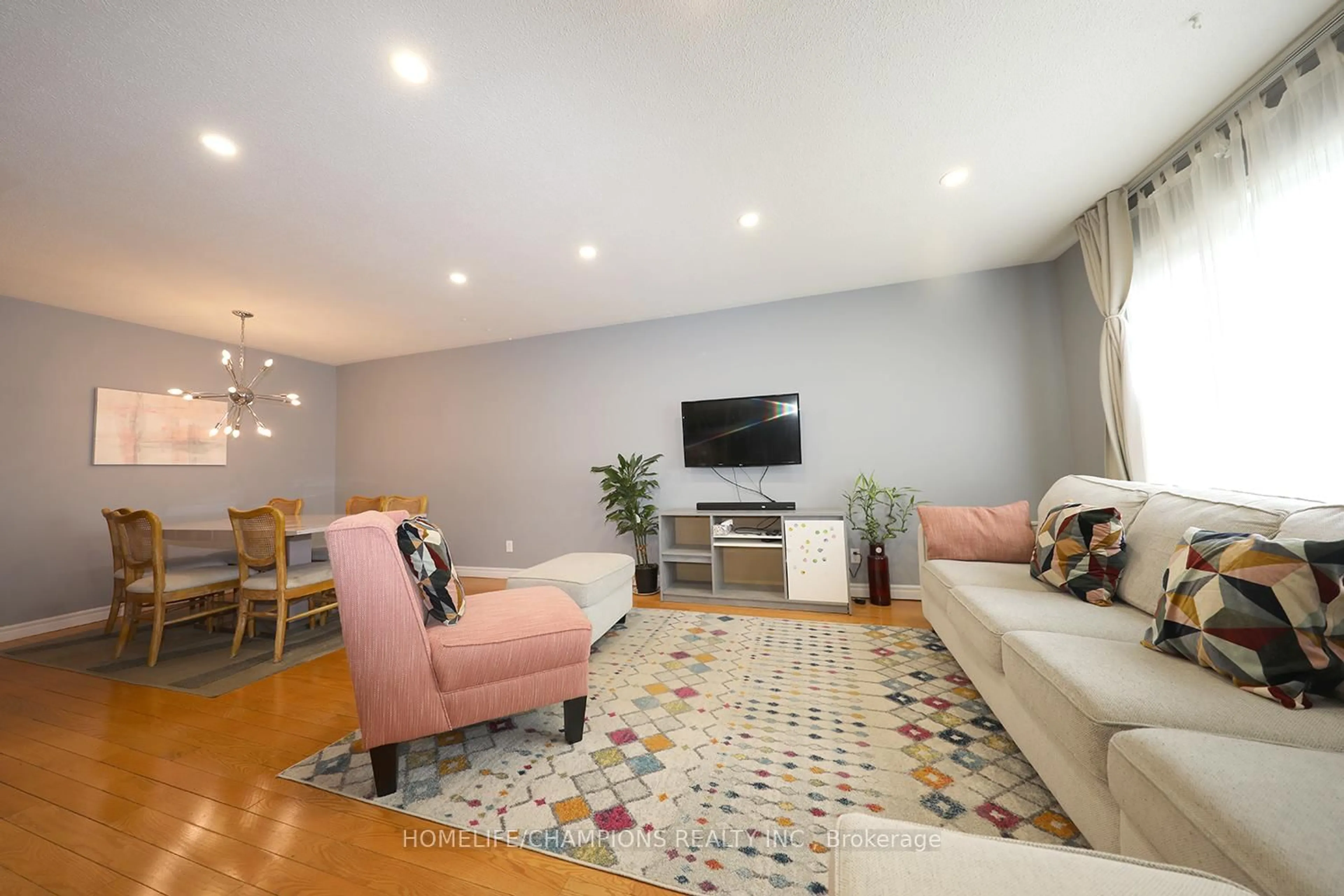 Living room with furniture, unknown for 865 Vicki Dr, Pickering Ontario L1W 2J6