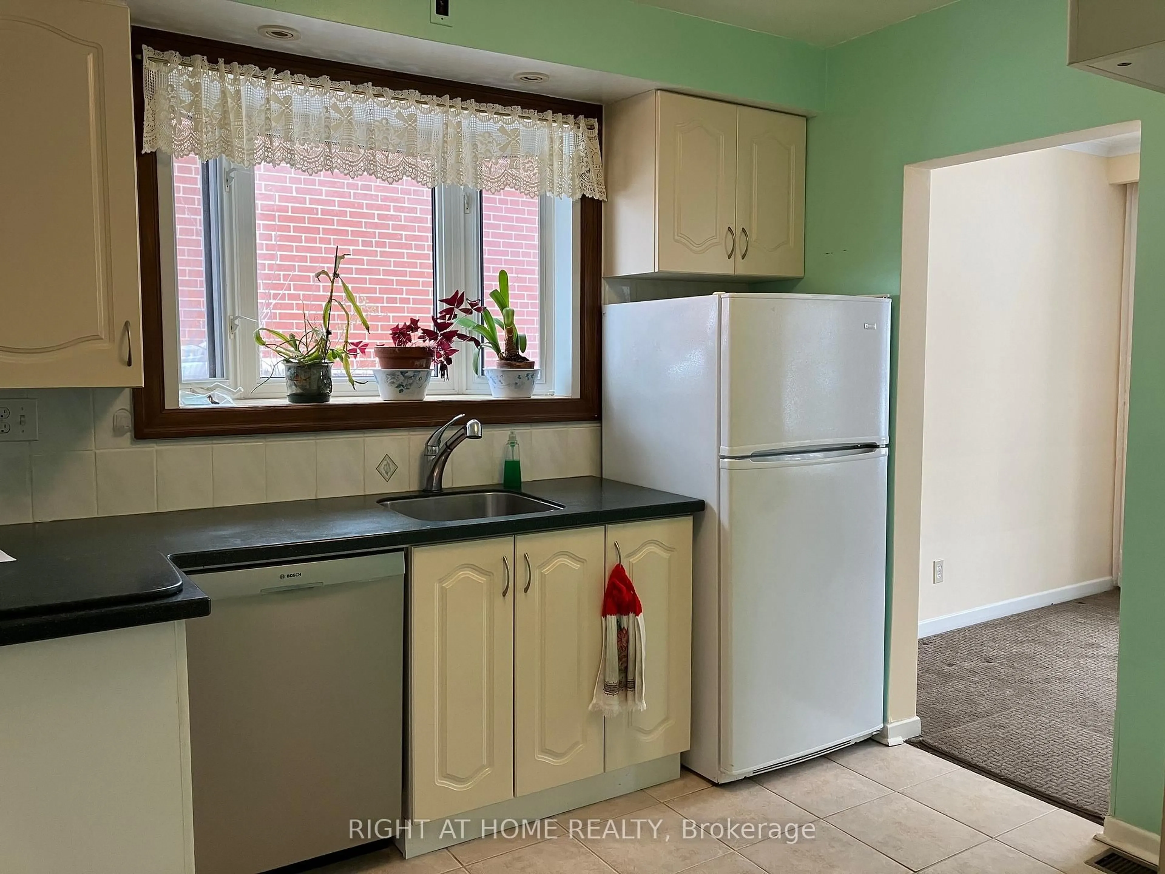 Standard kitchen, unknown for 29 Rowatson Rd, Toronto Ontario M1E 1K2