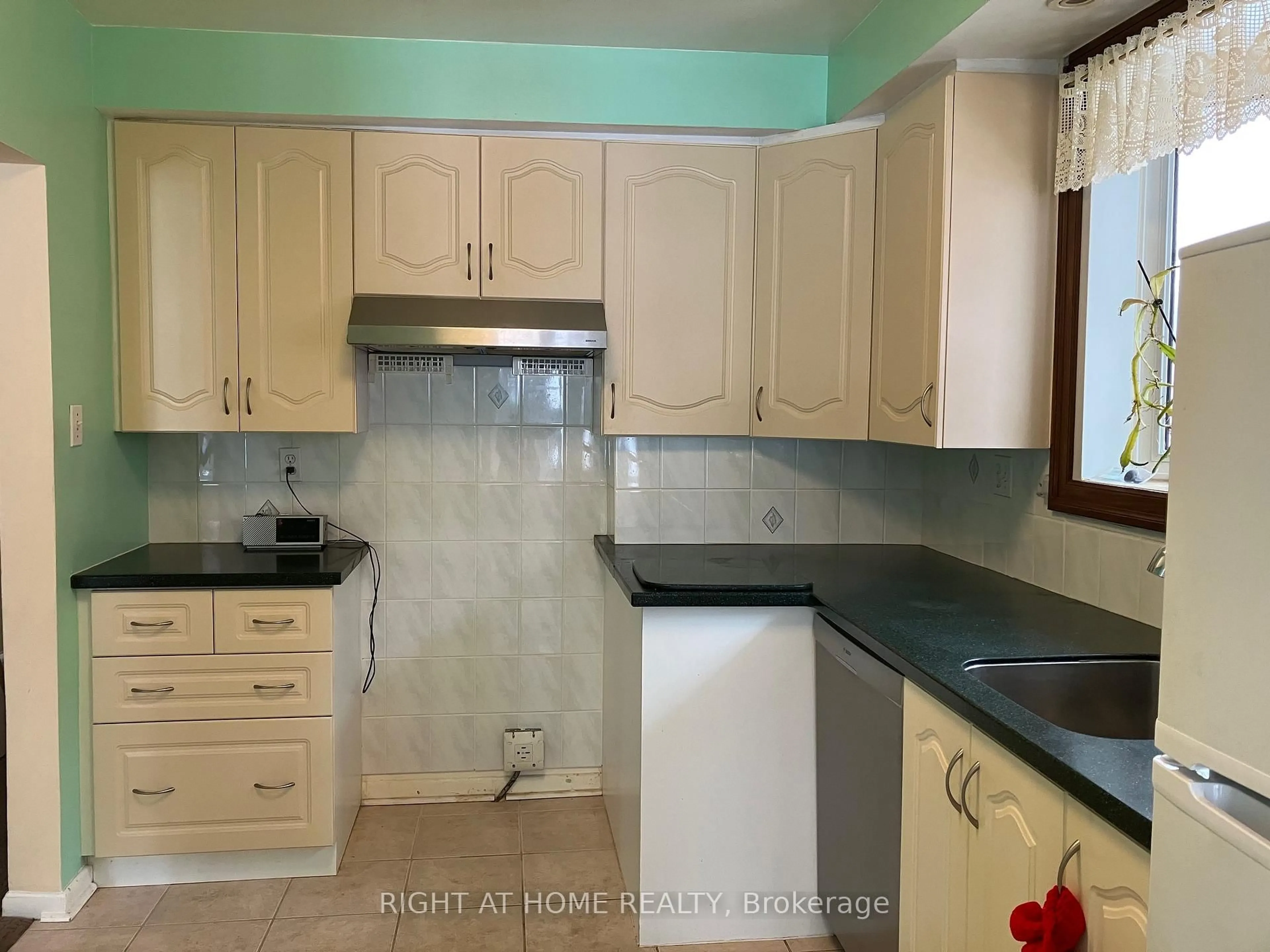 Standard kitchen, unknown for 29 Rowatson Rd, Toronto Ontario M1E 1K2