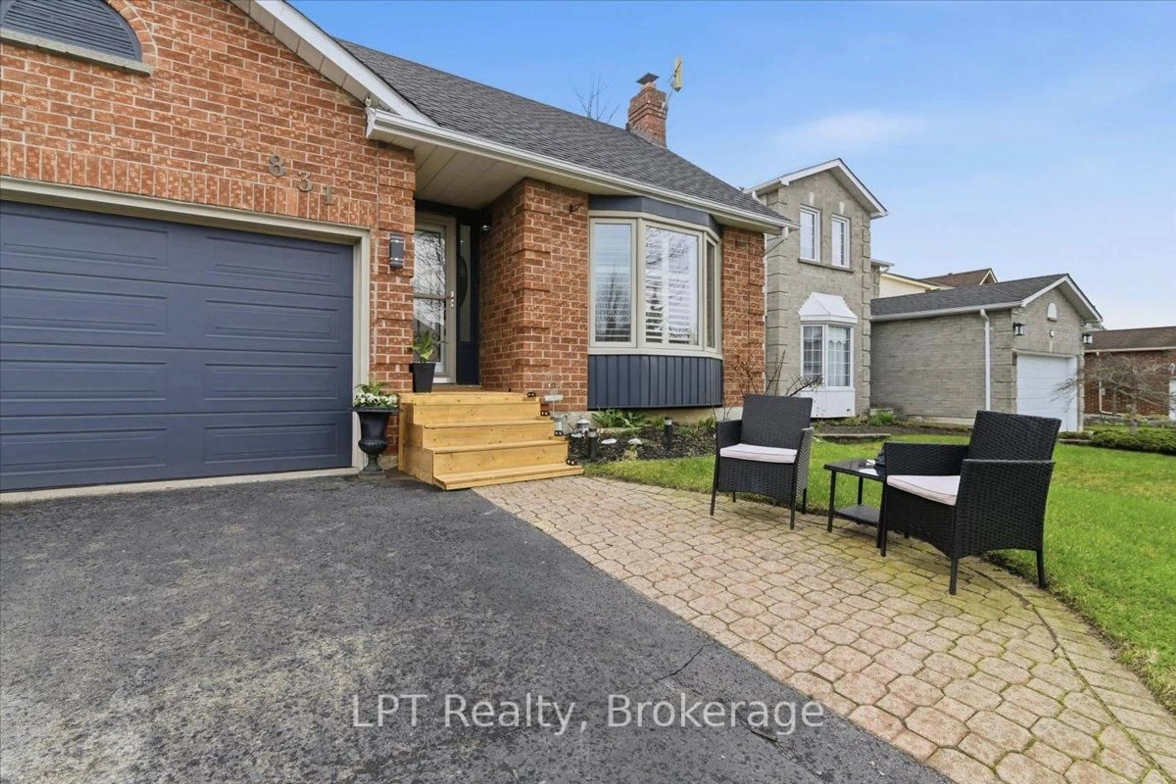 A pic from outside/outdoor area/front of a property/back of a property/a pic from drone, street for 831 Lavis St, Oshawa Ontario L1K 1W8
