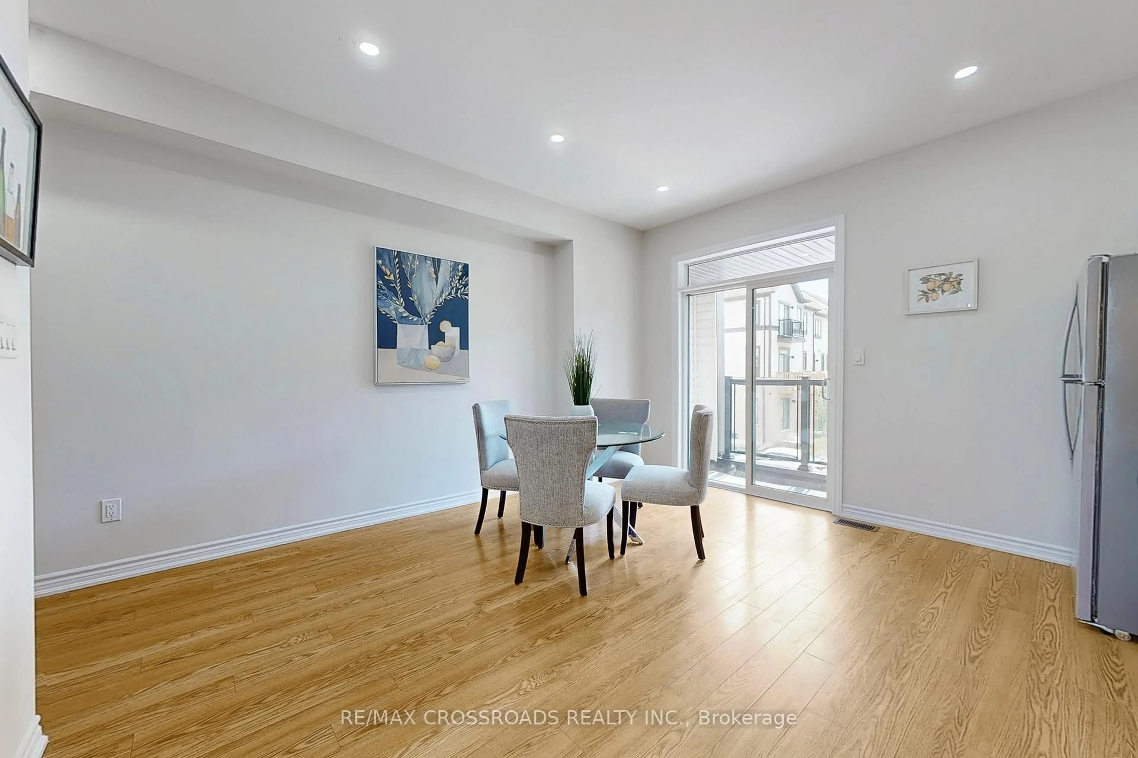 Dining room, wood/laminate floor for 384 Okanagan Path, Oshawa Ontario L1H 0B1