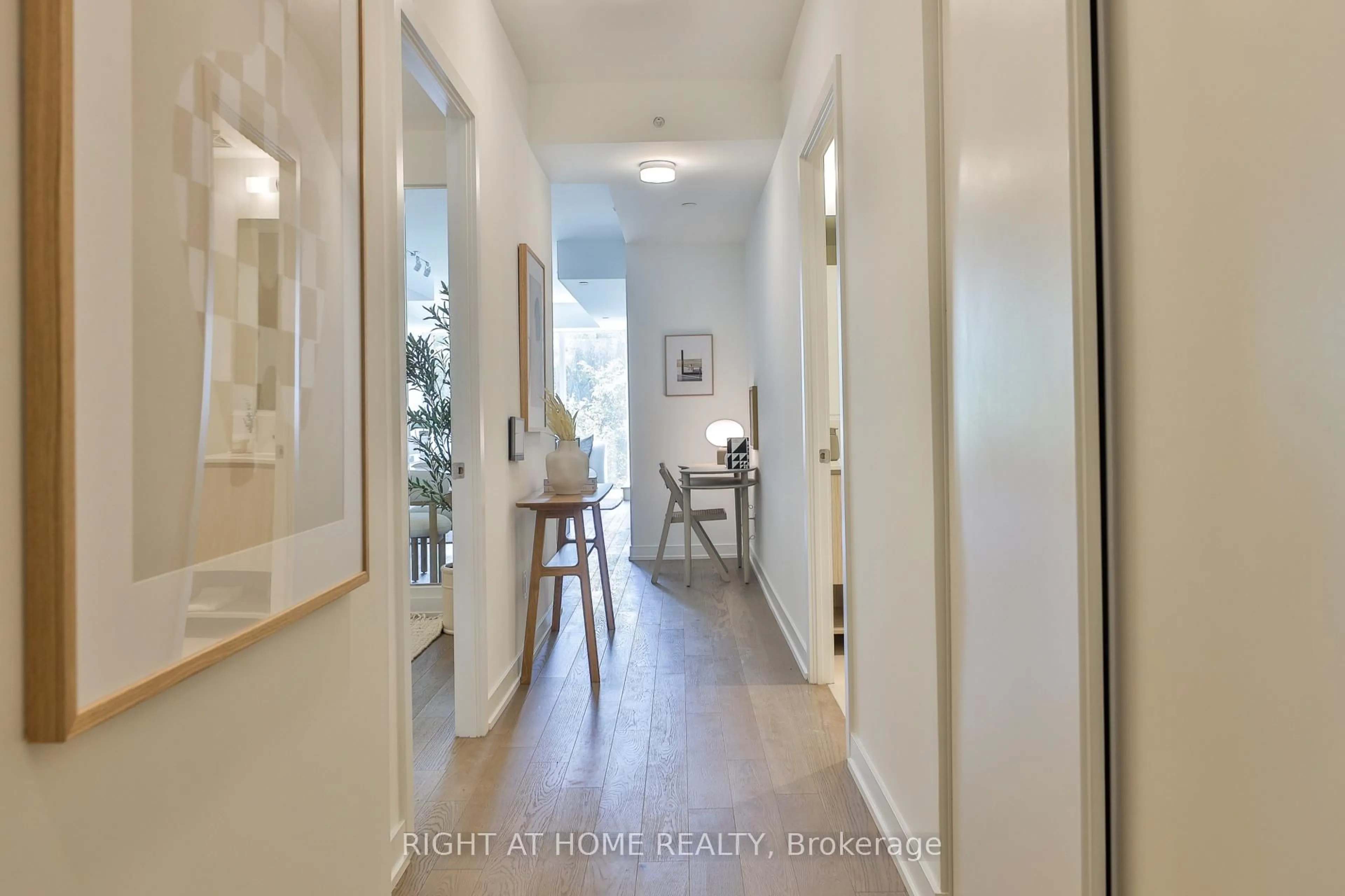 Indoor entryway for 1161 Kingston Rd #201, Toronto Ontario M1N 1P2