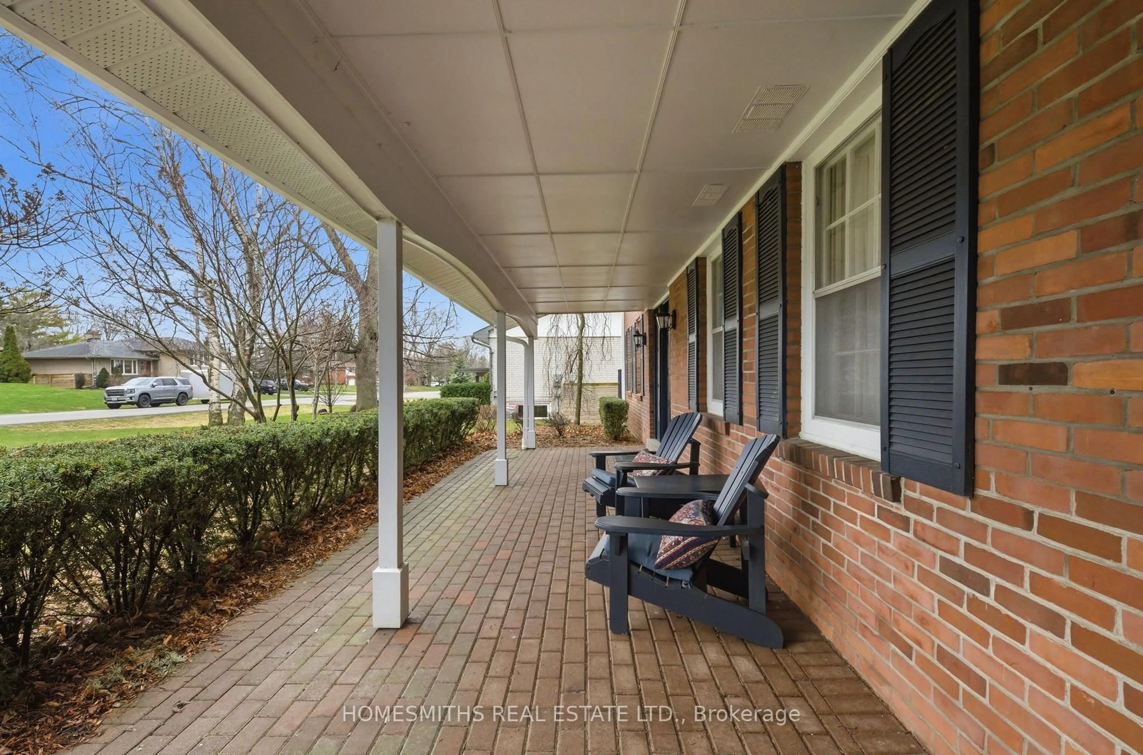 Patio, street for 356 Fairview Dr, Whitby Ontario L1N 3A8