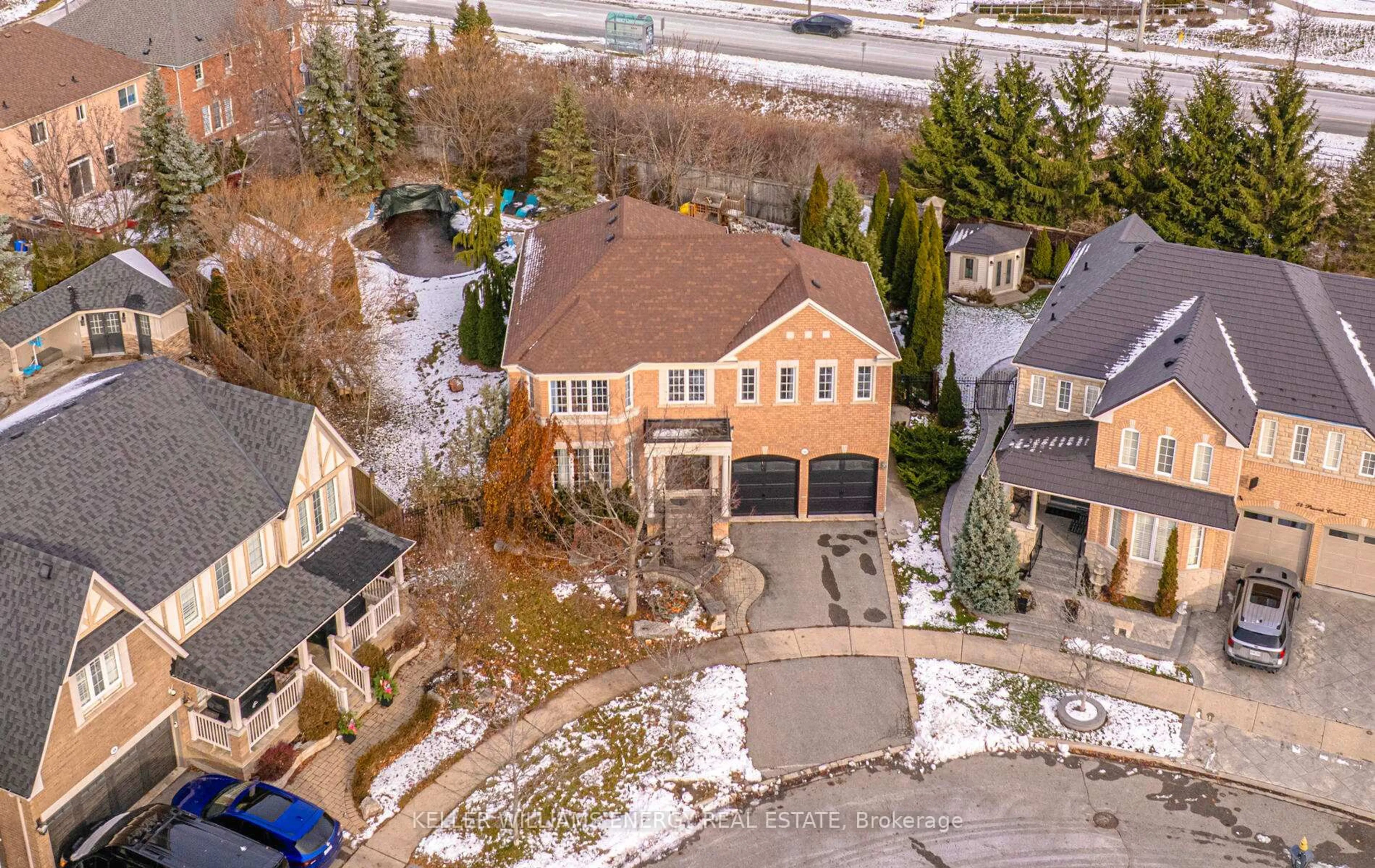 A pic from outside/outdoor area/front of a property/back of a property/a pic from drone, street for 56 Peacock Cres, Ajax Ontario L1T 0C5