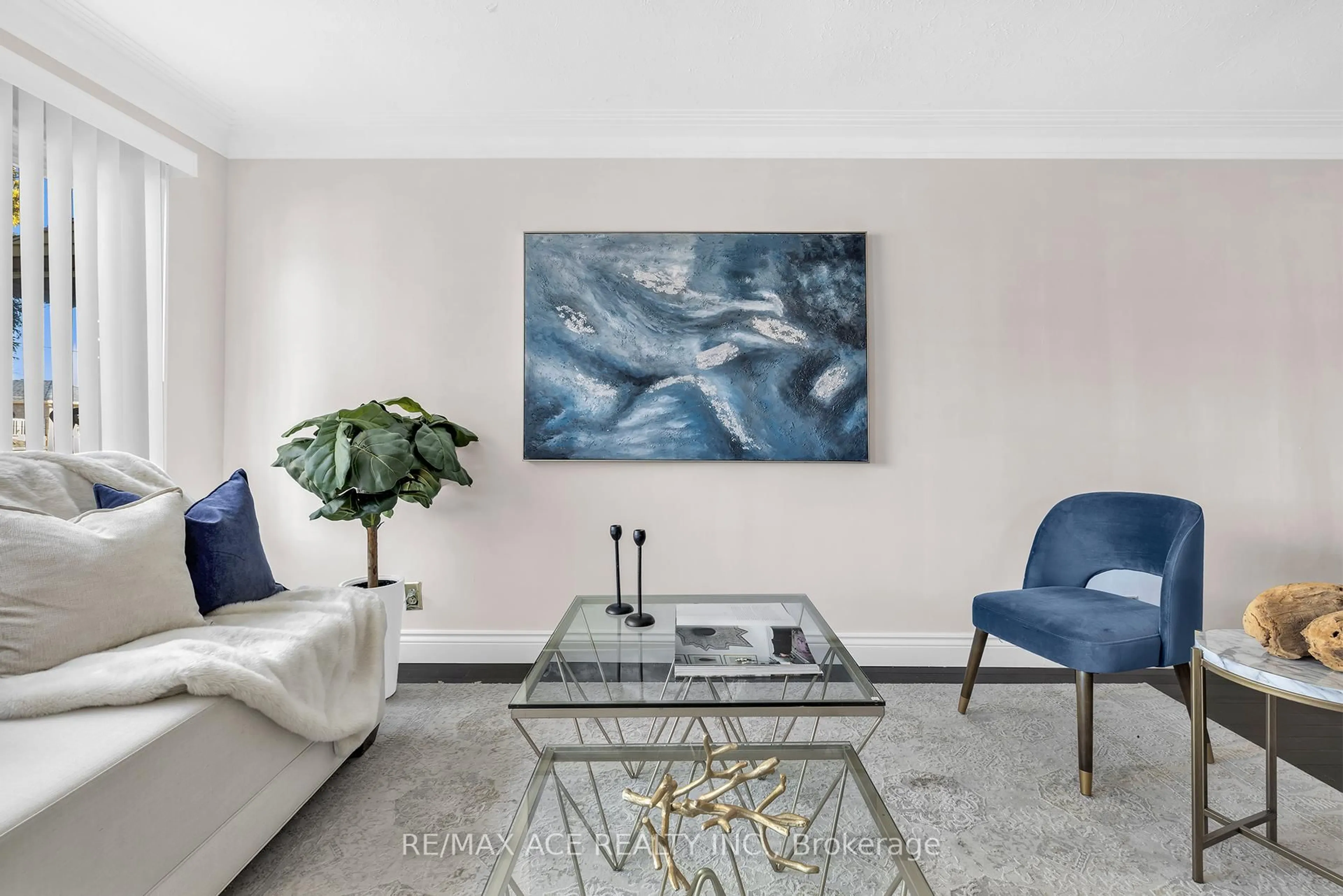 Living room with furniture, unknown for 54 S Woodrow Blvd, Toronto Ontario M1N 3L6