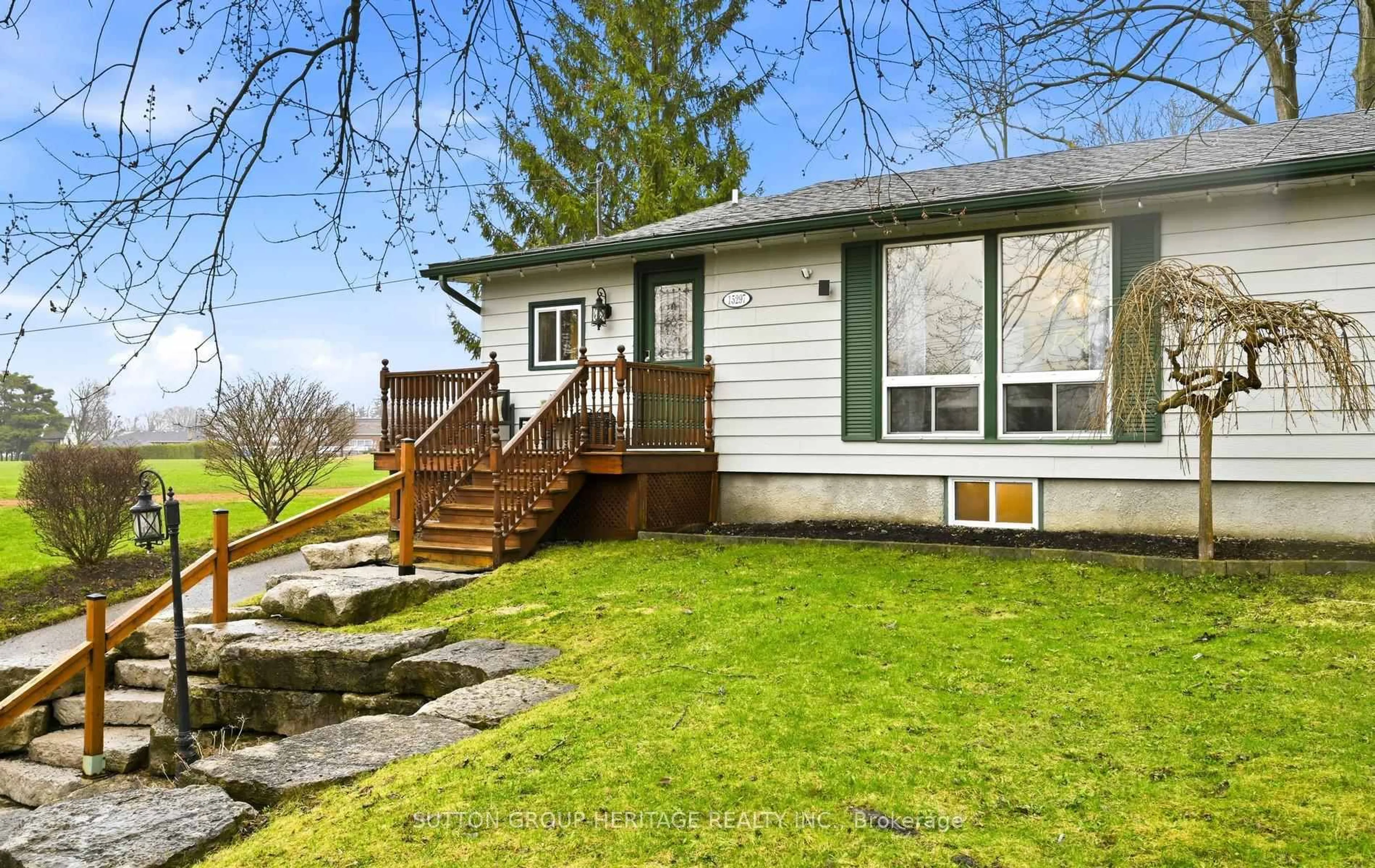 Home with vinyl exterior material, unknown for 15297 Old Simcoe Rd, Scugog Ontario L9L 1L1