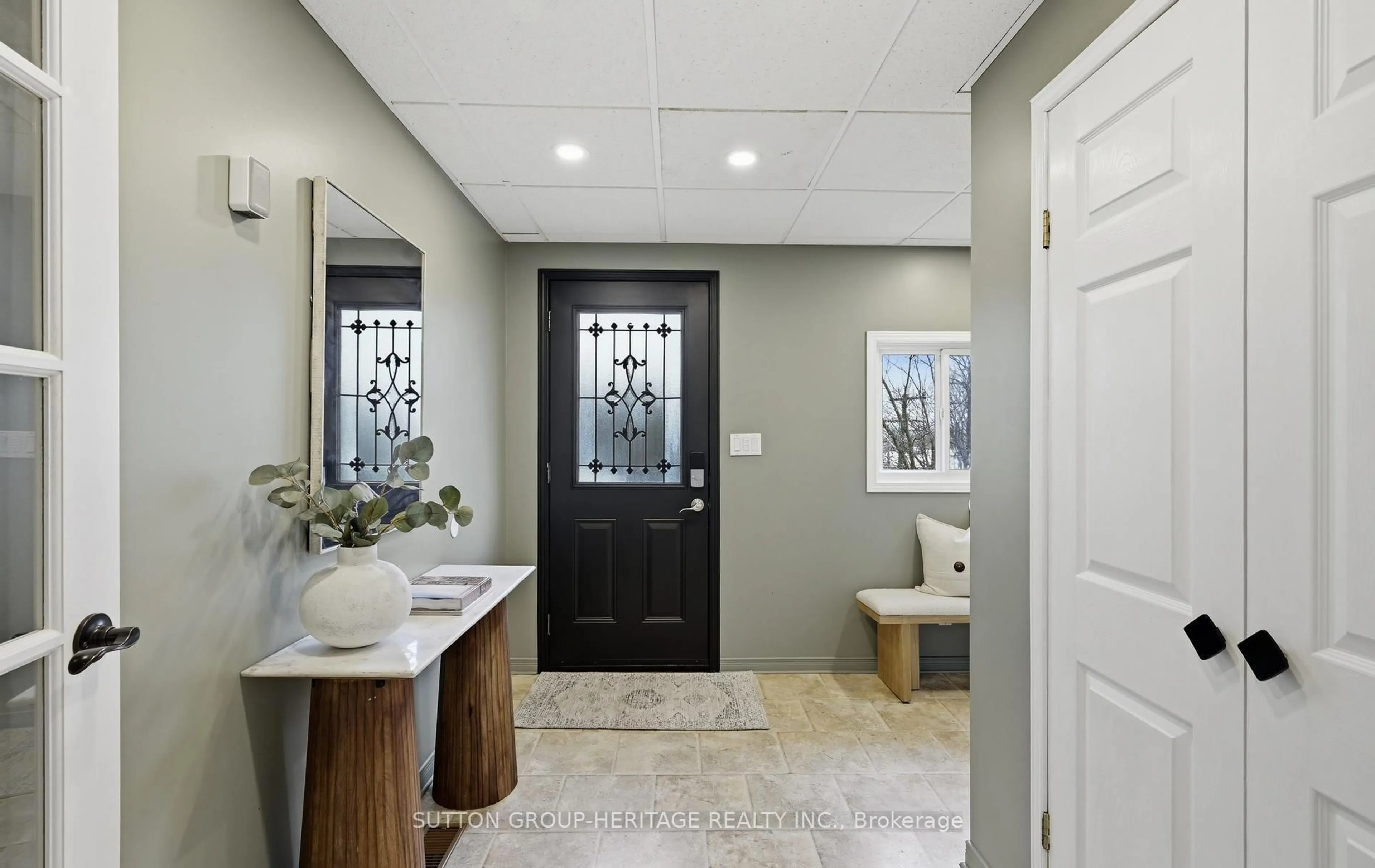 Contemporary bathroom, ceramic/tile floor for 15297 Old Simcoe Rd, Scugog Ontario L9L 1L1