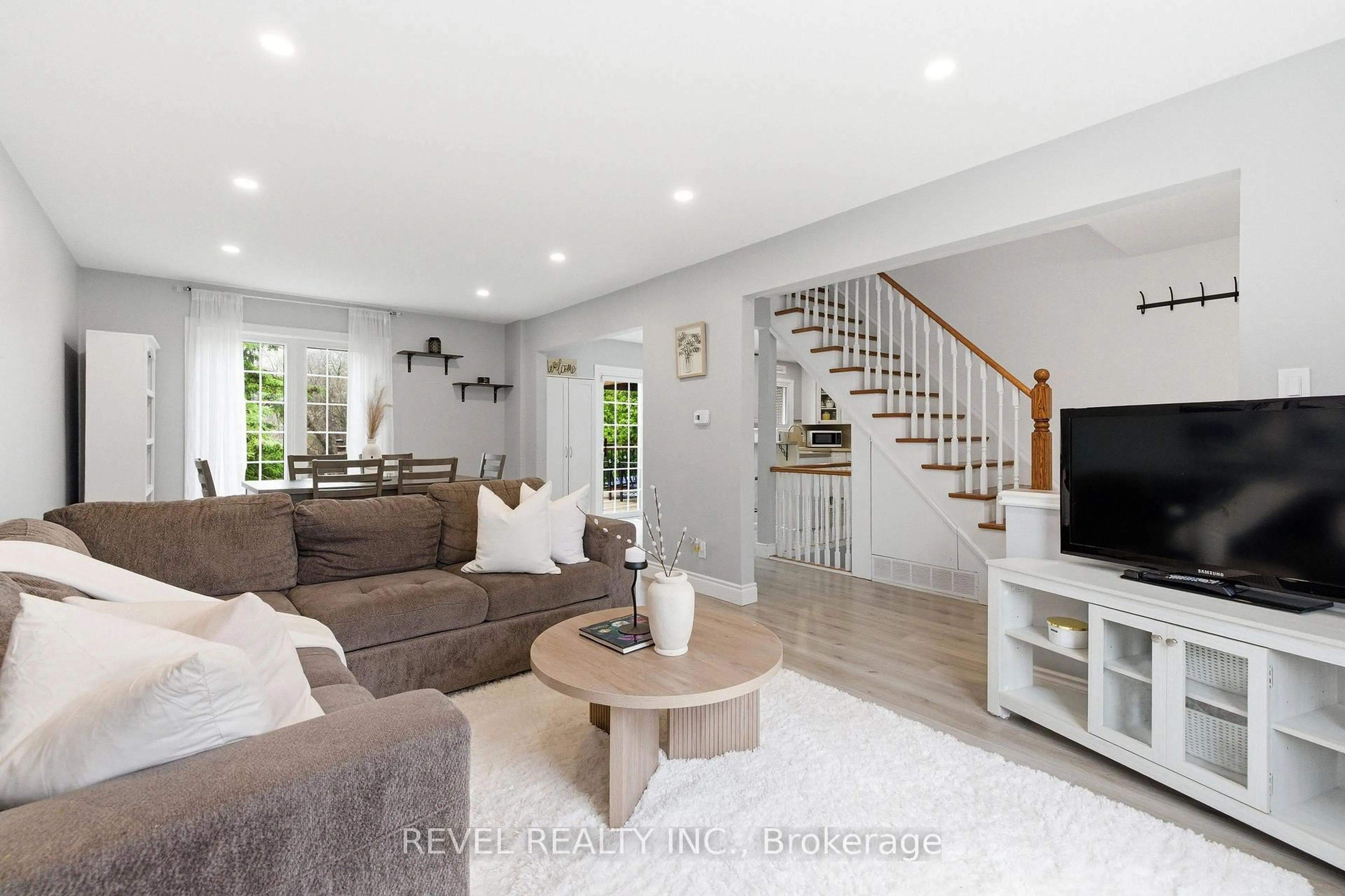 Living room with furniture, unknown for 396 Wilson Rd, Oshawa Ontario L1G 6E5