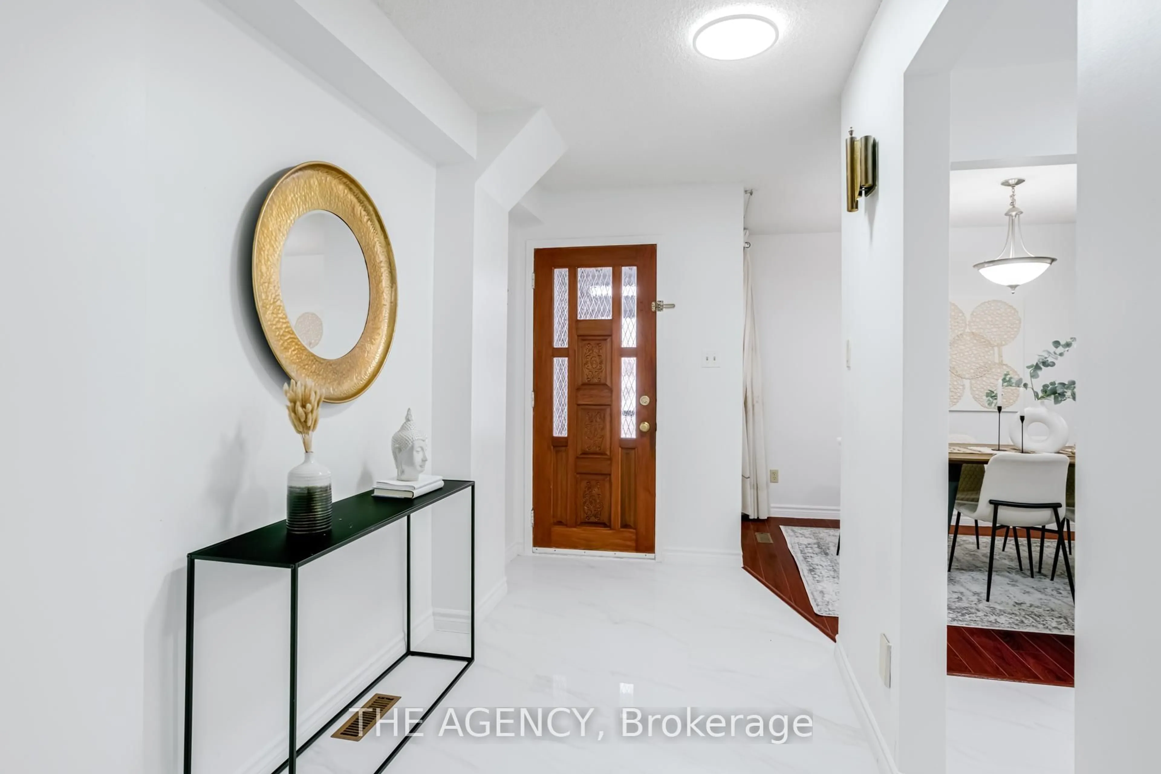 Indoor entryway for 142 Greenbrae Crct, Toronto Ontario M1H 1R3