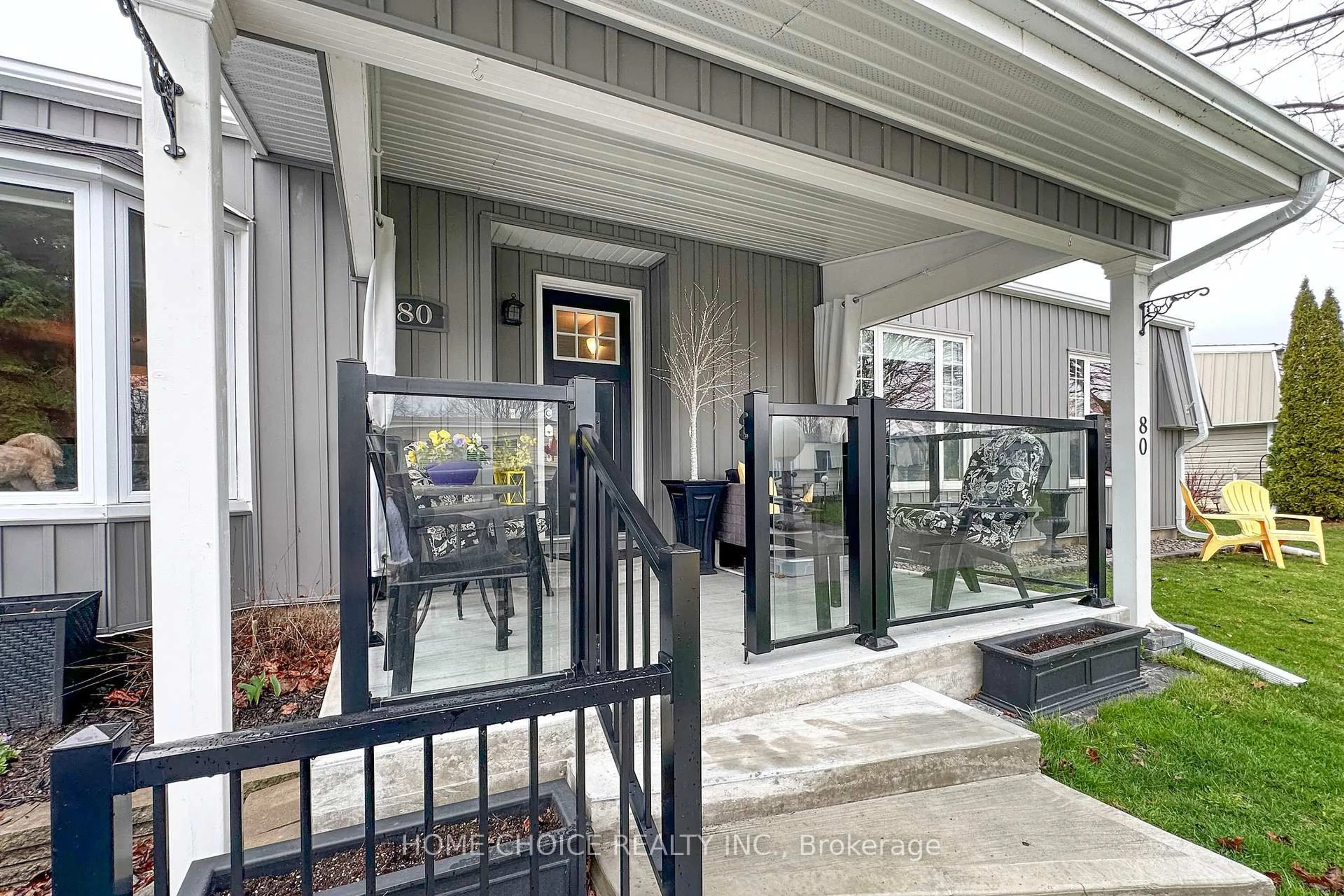 Indoor entryway for 80 Bluffs Rd, Clarington Ontario L1B 1A6