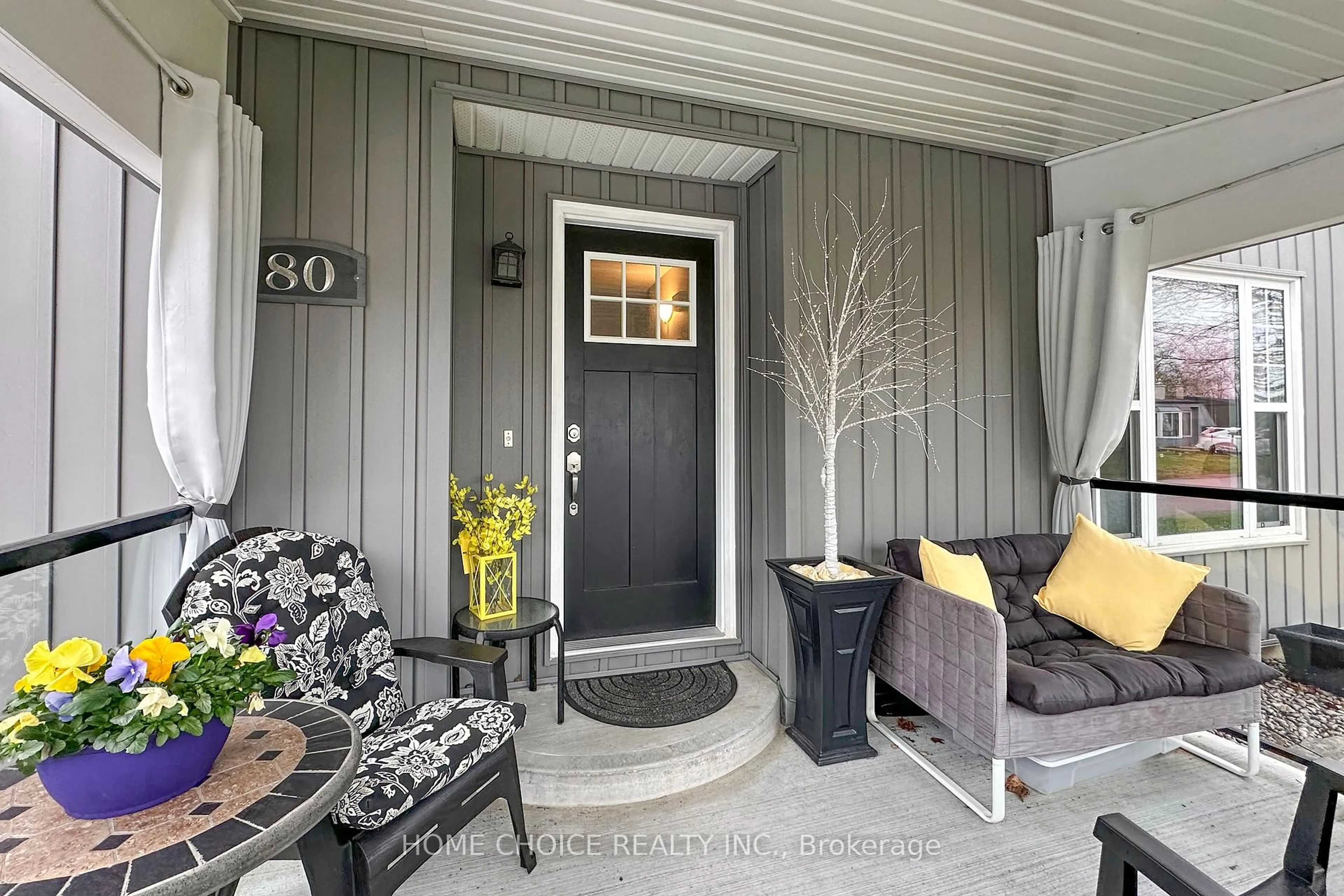 Indoor entryway for 80 Bluffs Rd, Clarington Ontario L1B 1A6