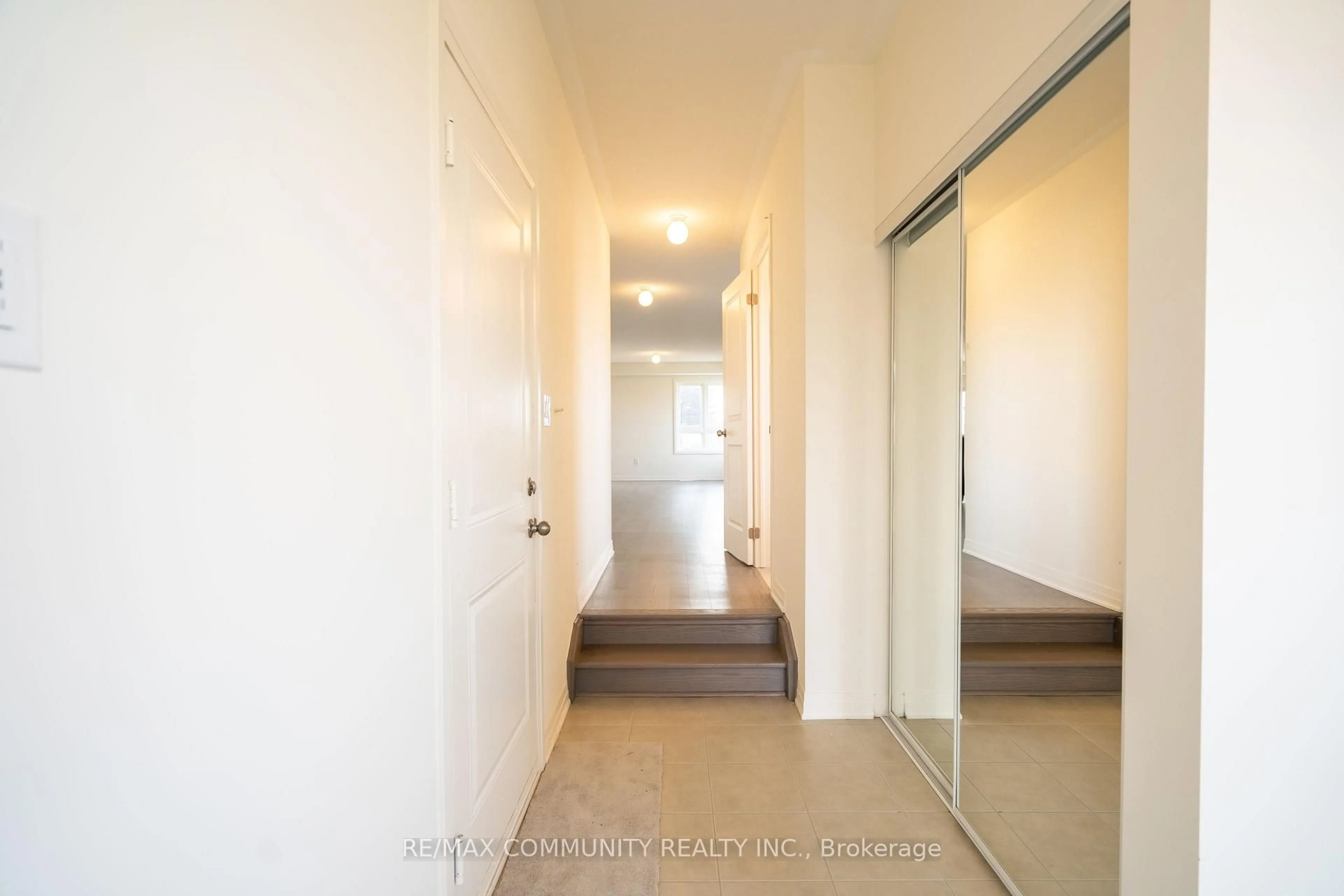 Unknown for 101 Sailors Landing, Clarington Ontario L1C 7G4