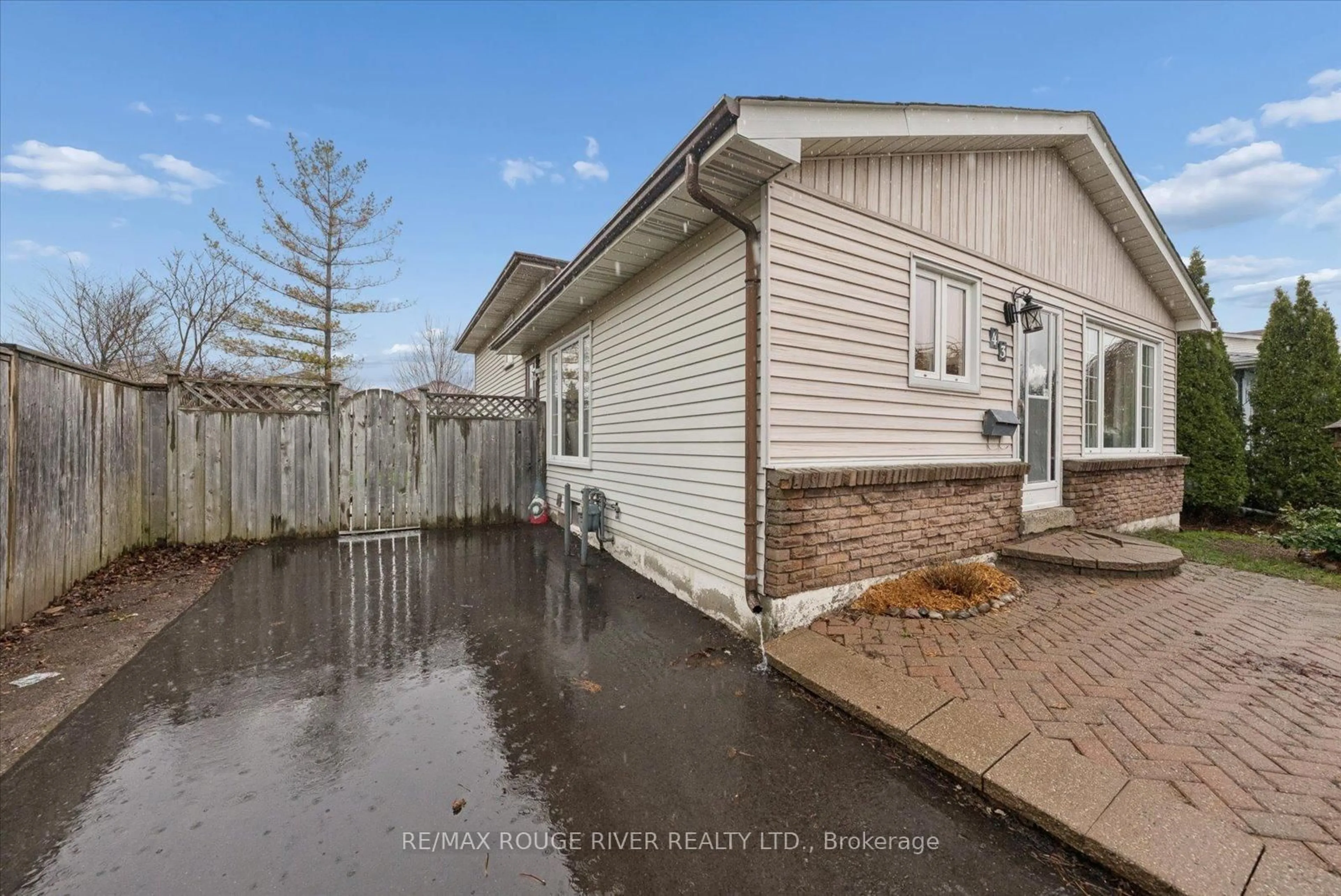 Unknown for 43 Ormond Dr, Oshawa Ontario L1G 7E3