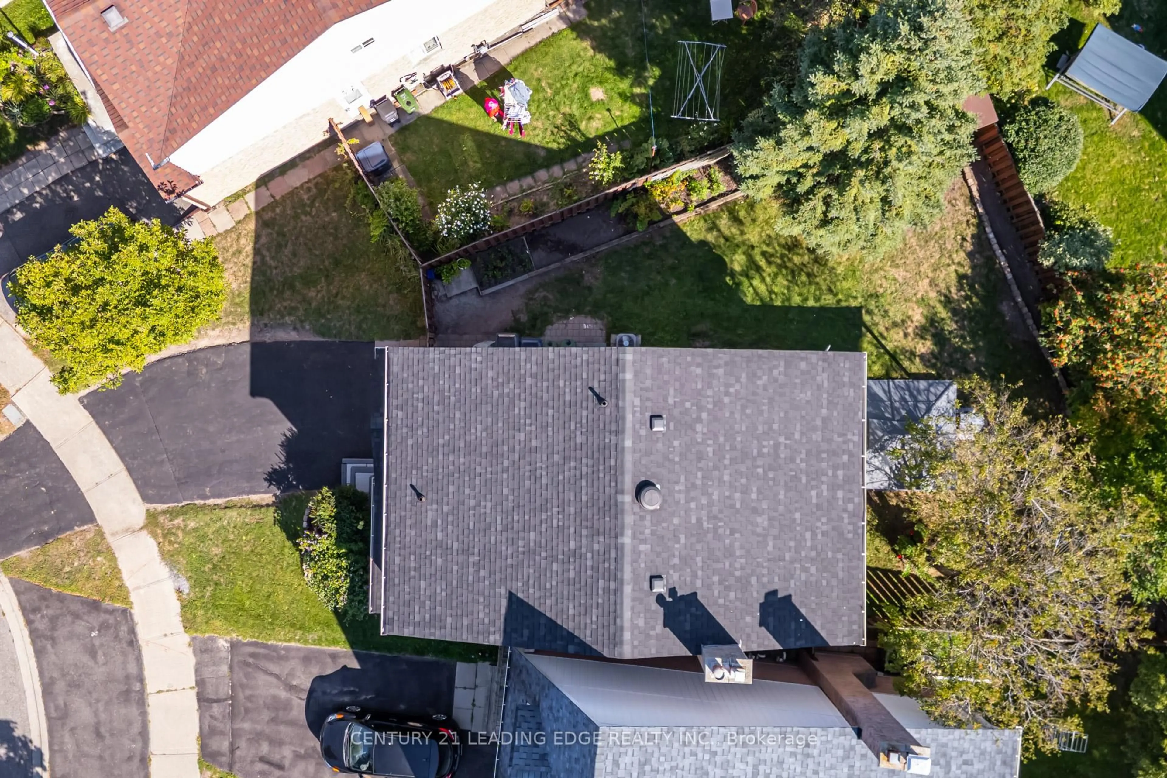 A pic from outside/outdoor area/front of a property/back of a property/a pic from drone, street for 6 Wheaton Grve, Toronto Ontario M1J 3L5