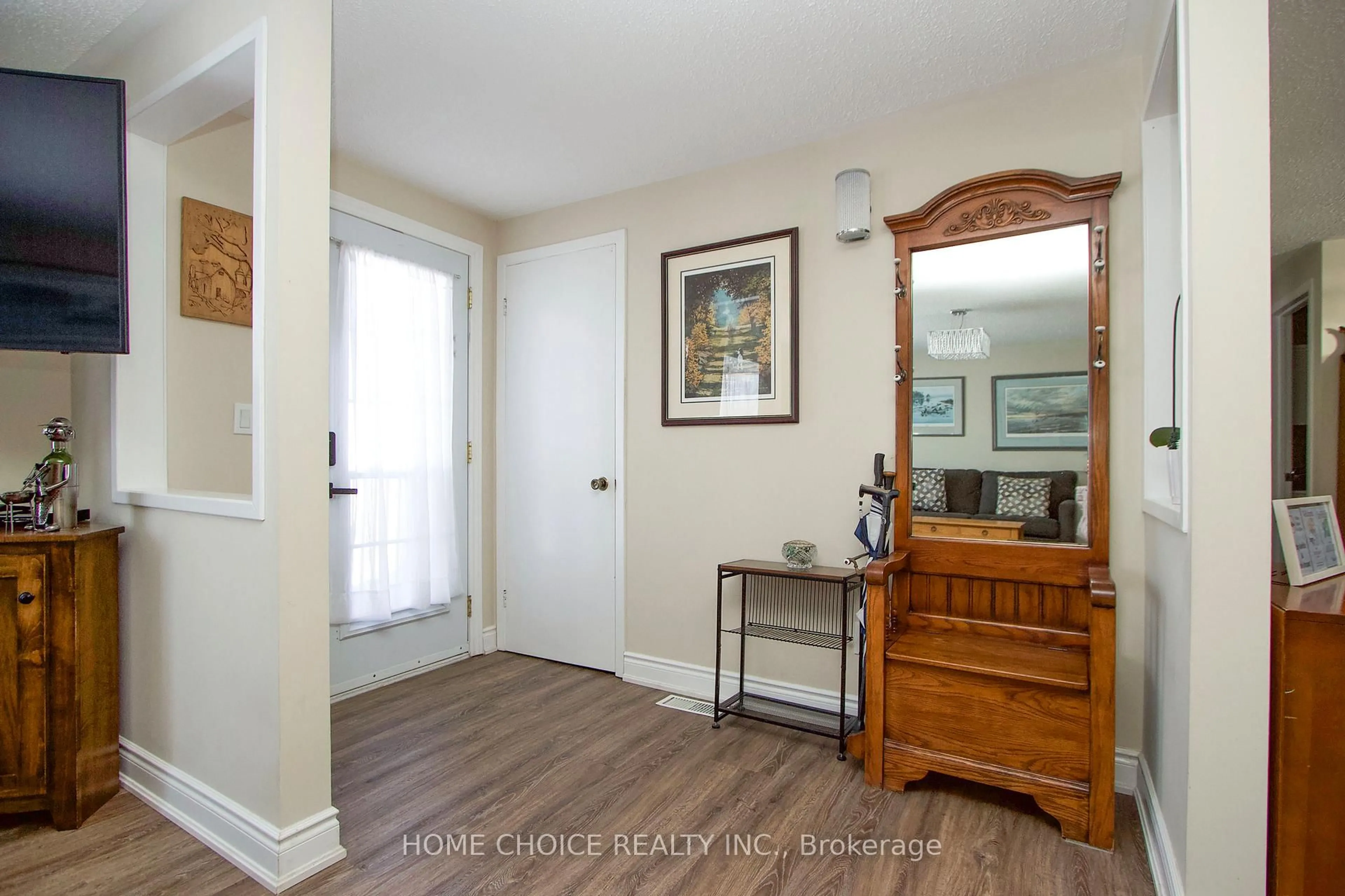 Indoor entryway for 87 Bluffs Rd, Clarington Ontario L1B 1B9
