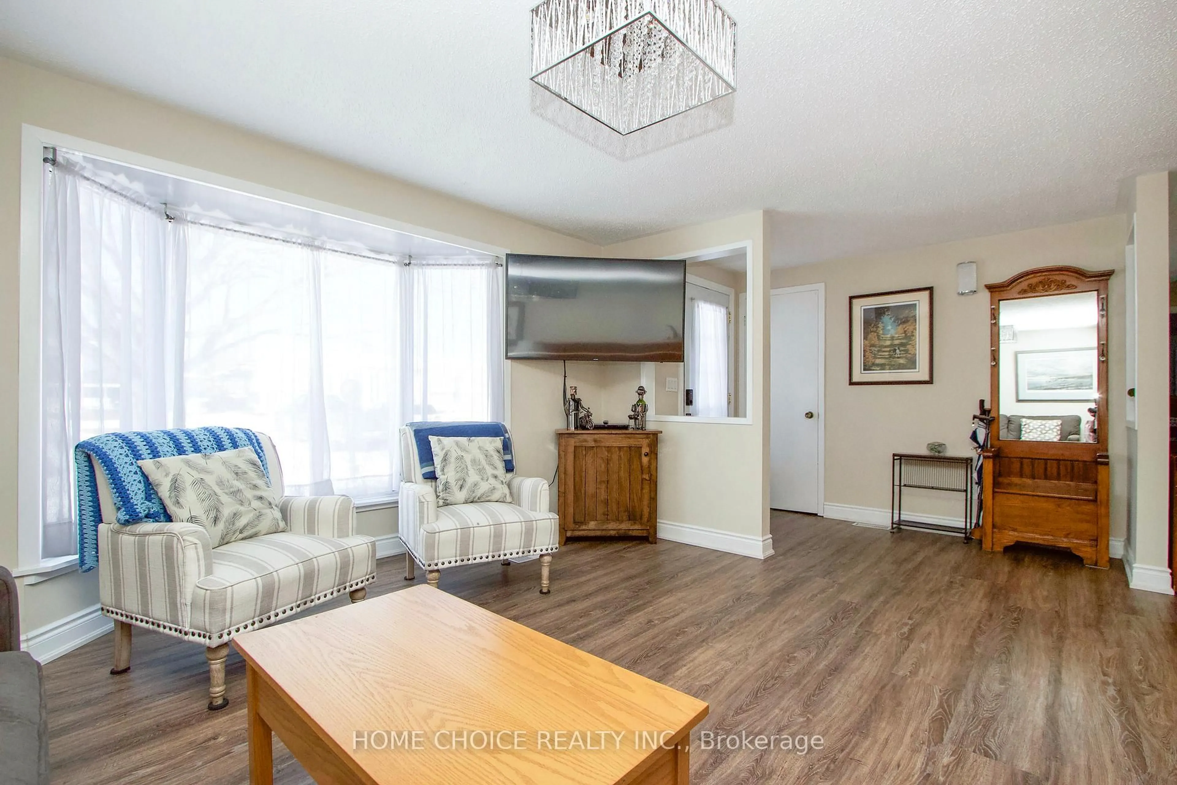 Living room with furniture, wood/laminate floor for 87 Bluffs Rd, Clarington Ontario L1B 1B6
