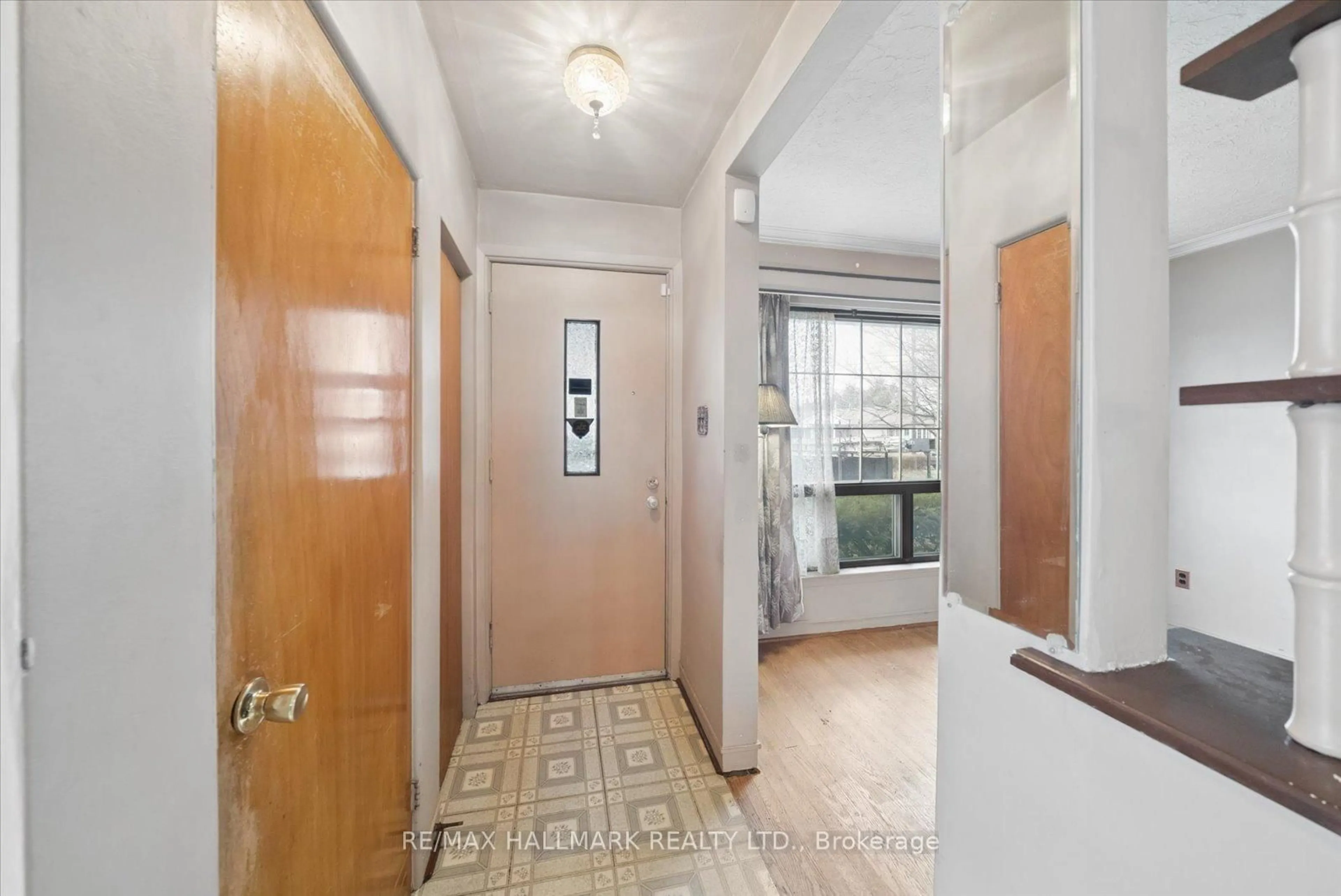 Indoor entryway for 31A Laurel Ave, Toronto Ontario M1K 3J3