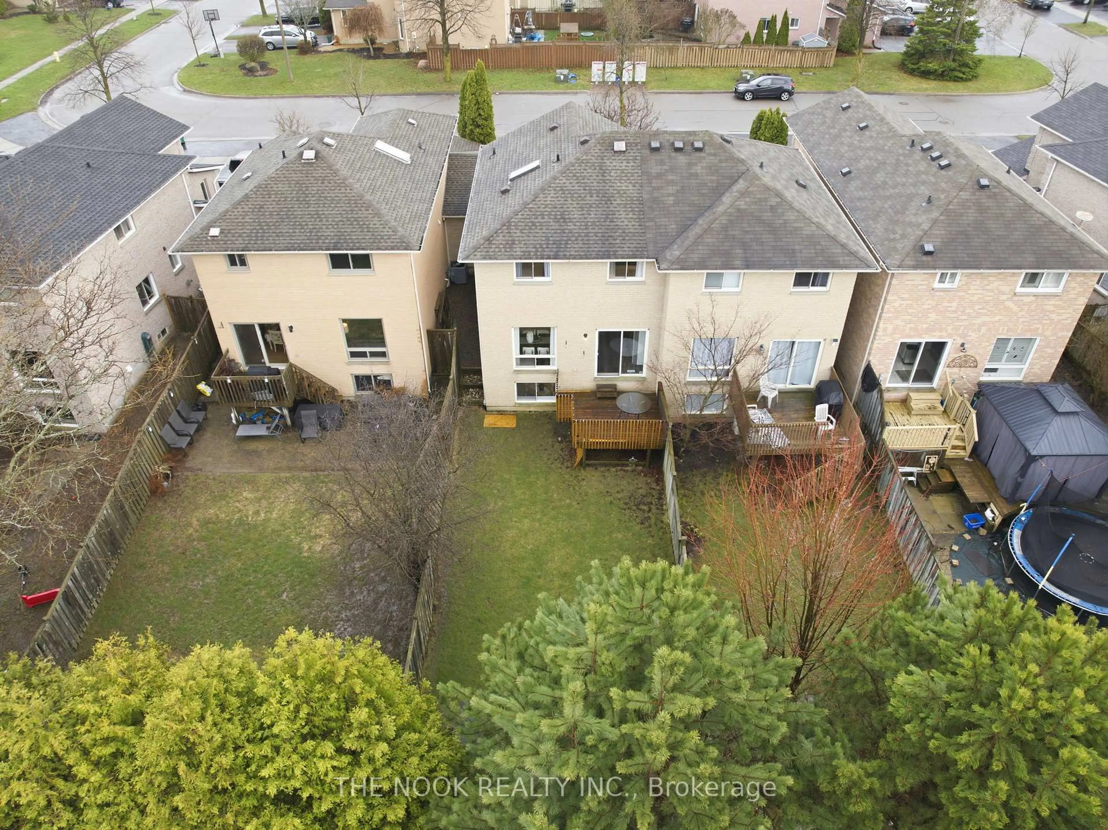 A pic from outside/outdoor area/front of a property/back of a property/a pic from drone, city buildings view from balcony for 43 Short Cres, Clarington Ontario L1E 2Z5