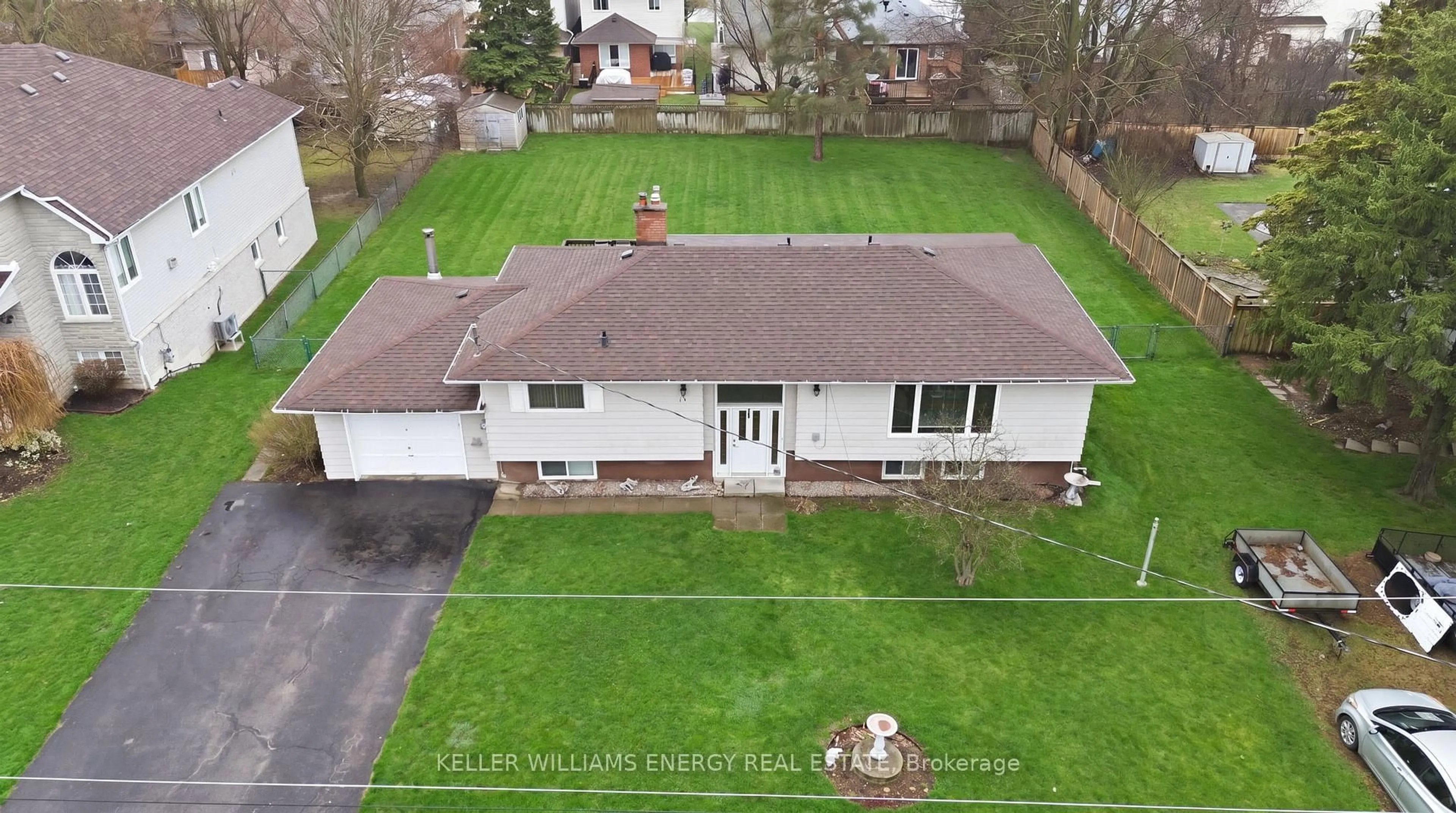 A pic from outside/outdoor area/front of a property/back of a property/a pic from drone, street for 15 Westmore St, Clarington Ontario L1E 2H8