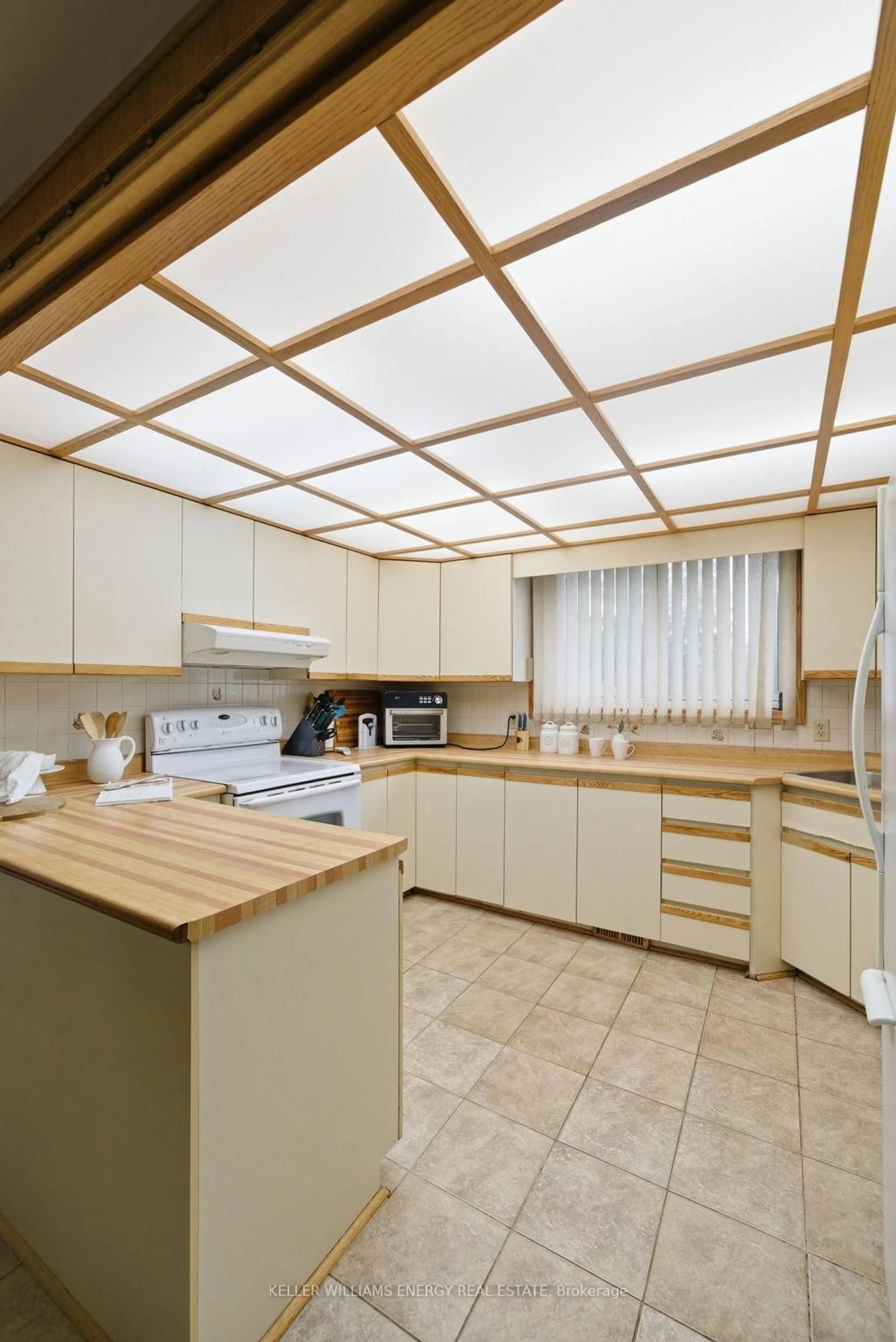 Standard kitchen, unknown for 15 Westmore St, Clarington Ontario L1E 2H8