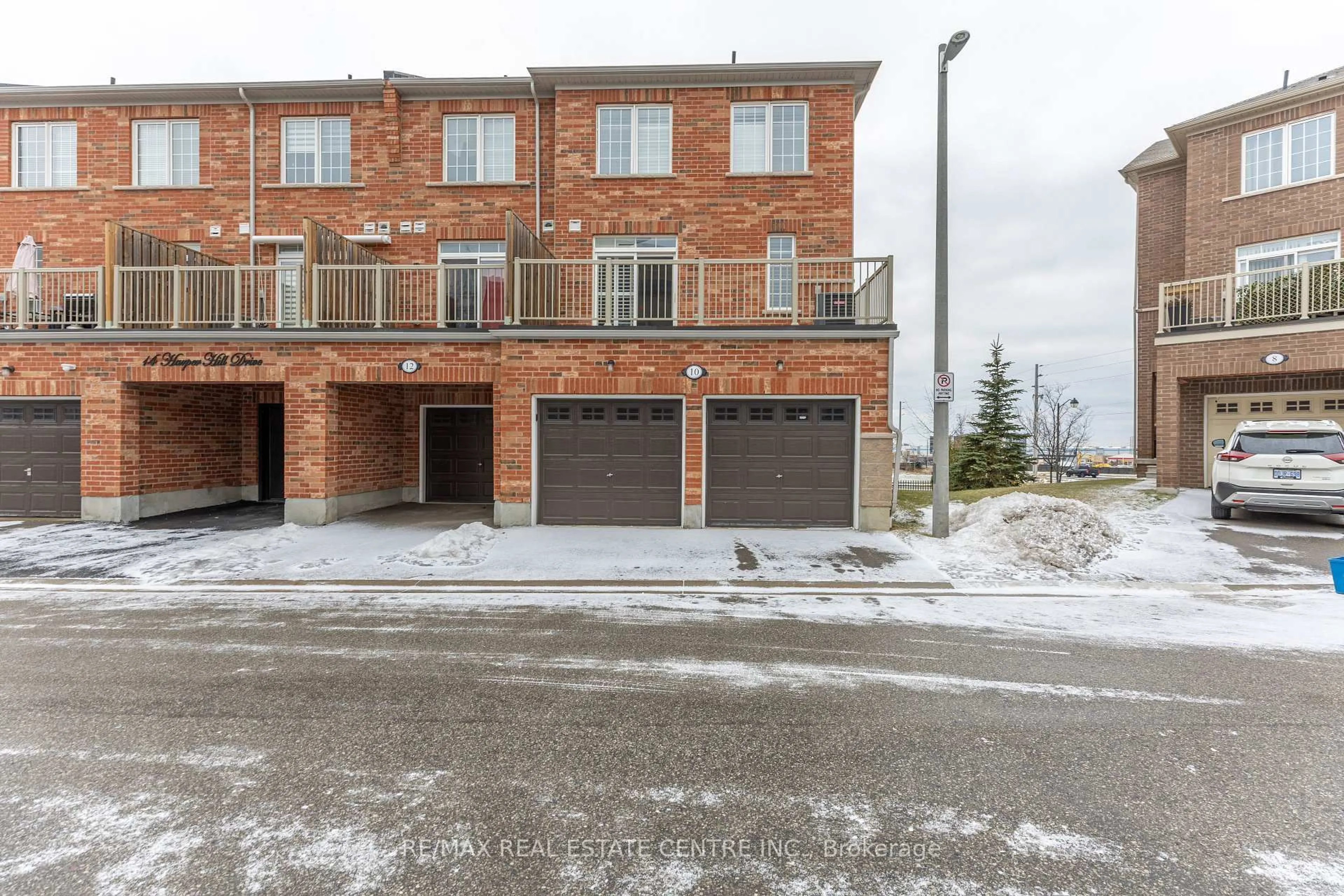 A pic from outside/outdoor area/front of a property/back of a property/a pic from drone, street for 10 Harper Hill Dr, Ajax Ontario L1Z 0P9