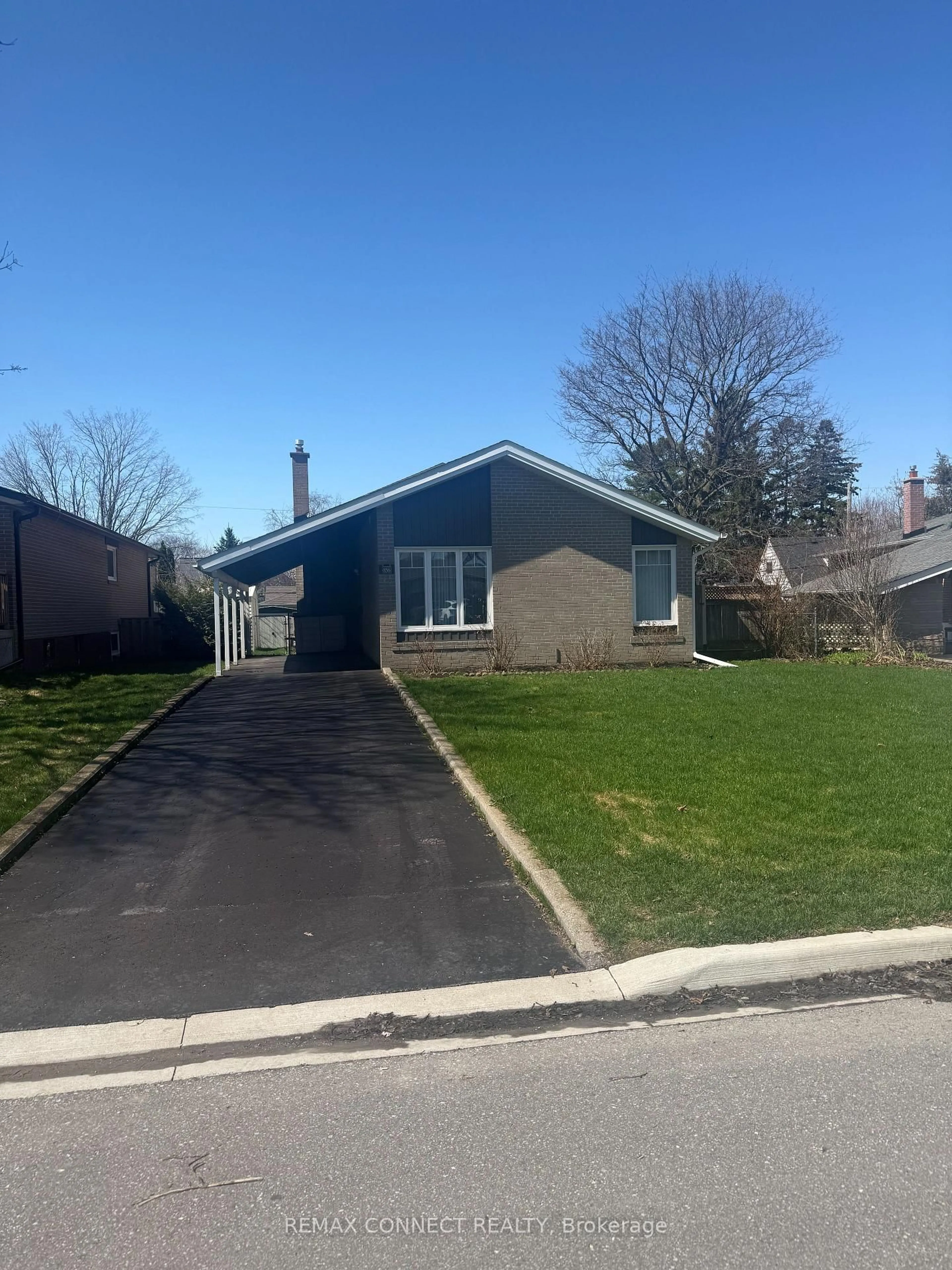 Home with vinyl exterior material, street for 856 Chapleau Dr, Pickering Ontario L1W 1P4