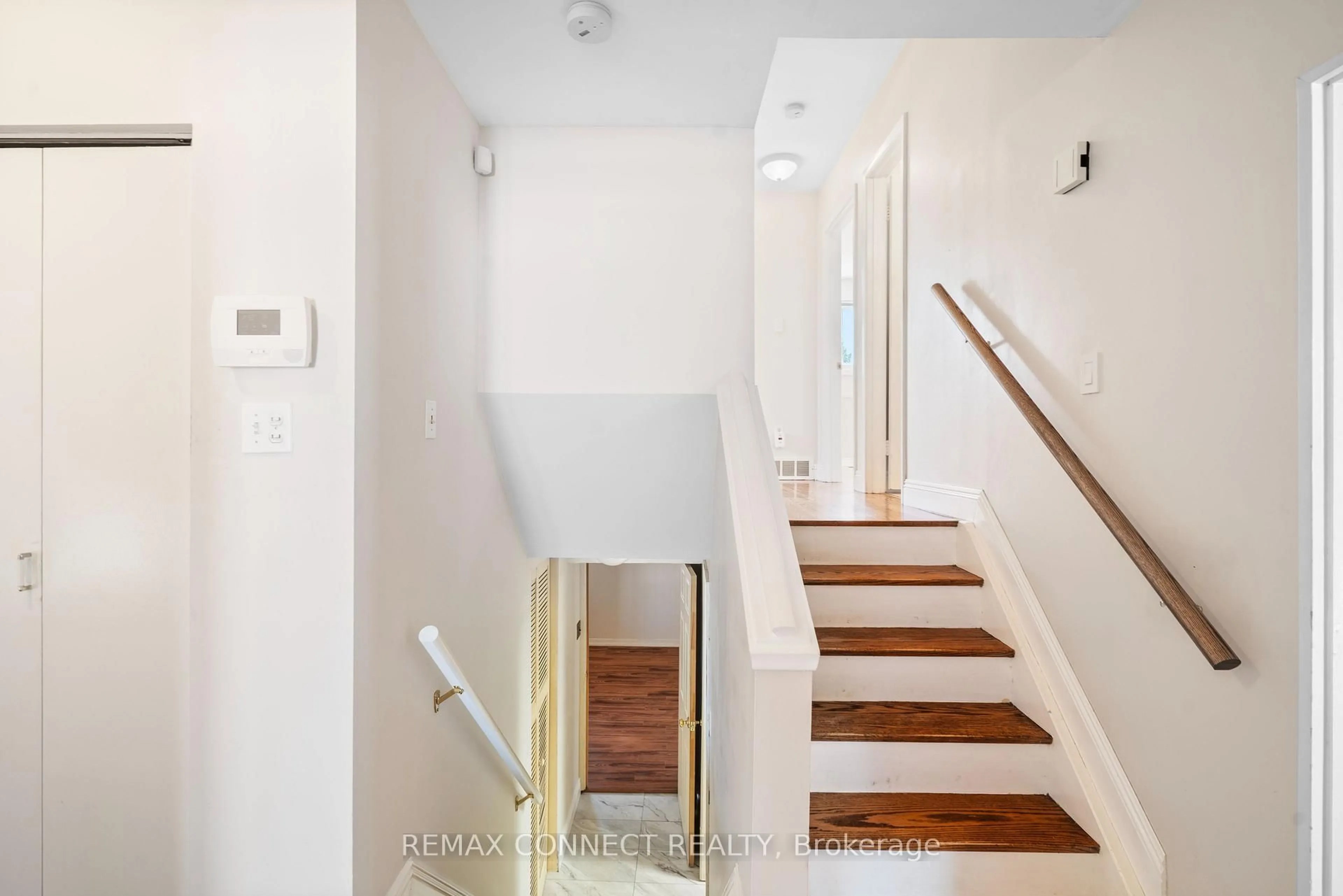 Unknown for 856 Chapleau Dr, Pickering Ontario L1W 1P4