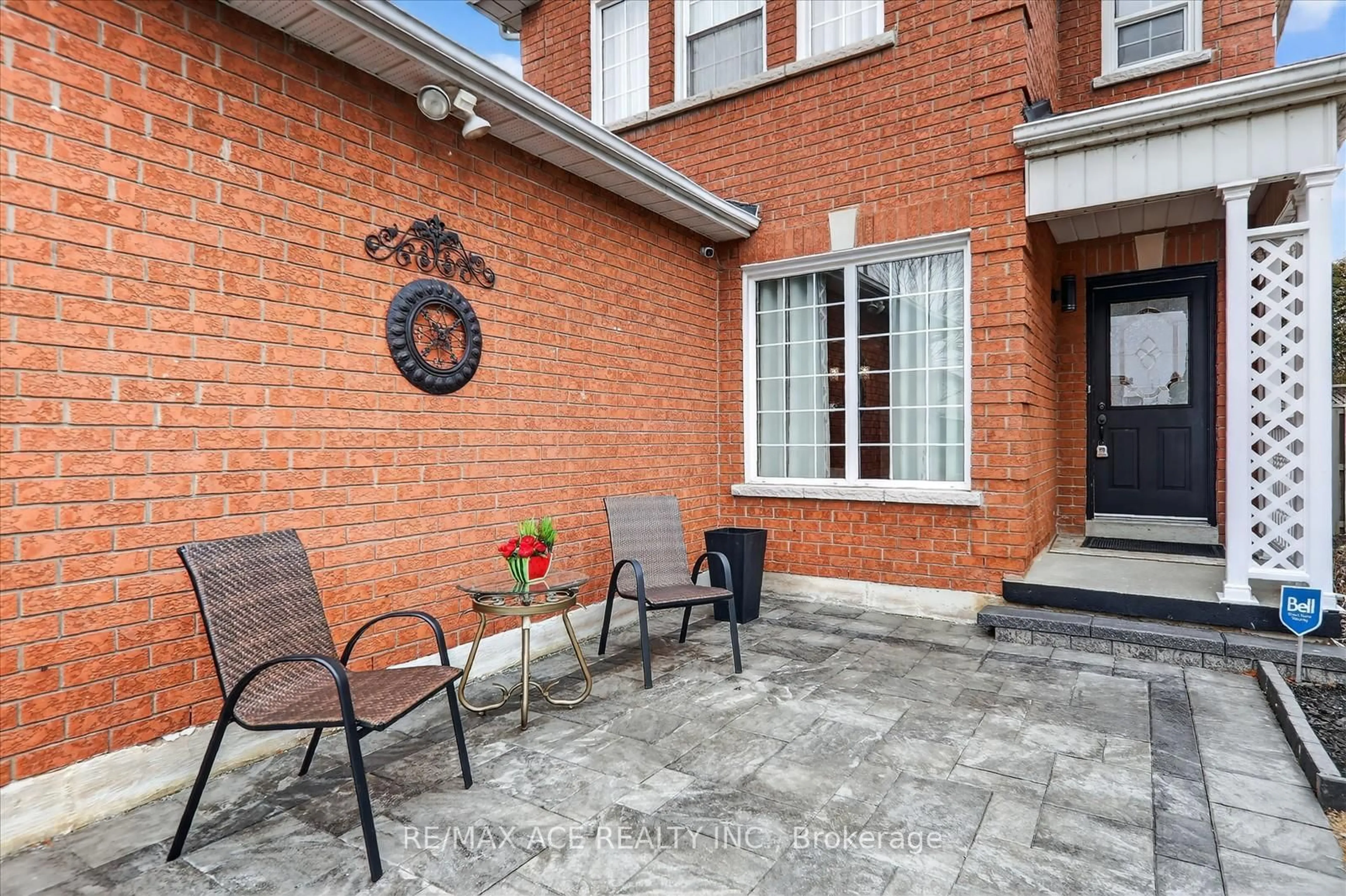 Patio, street for 1 Aldcroft Cres, Clarington Ontario L1C 4P2