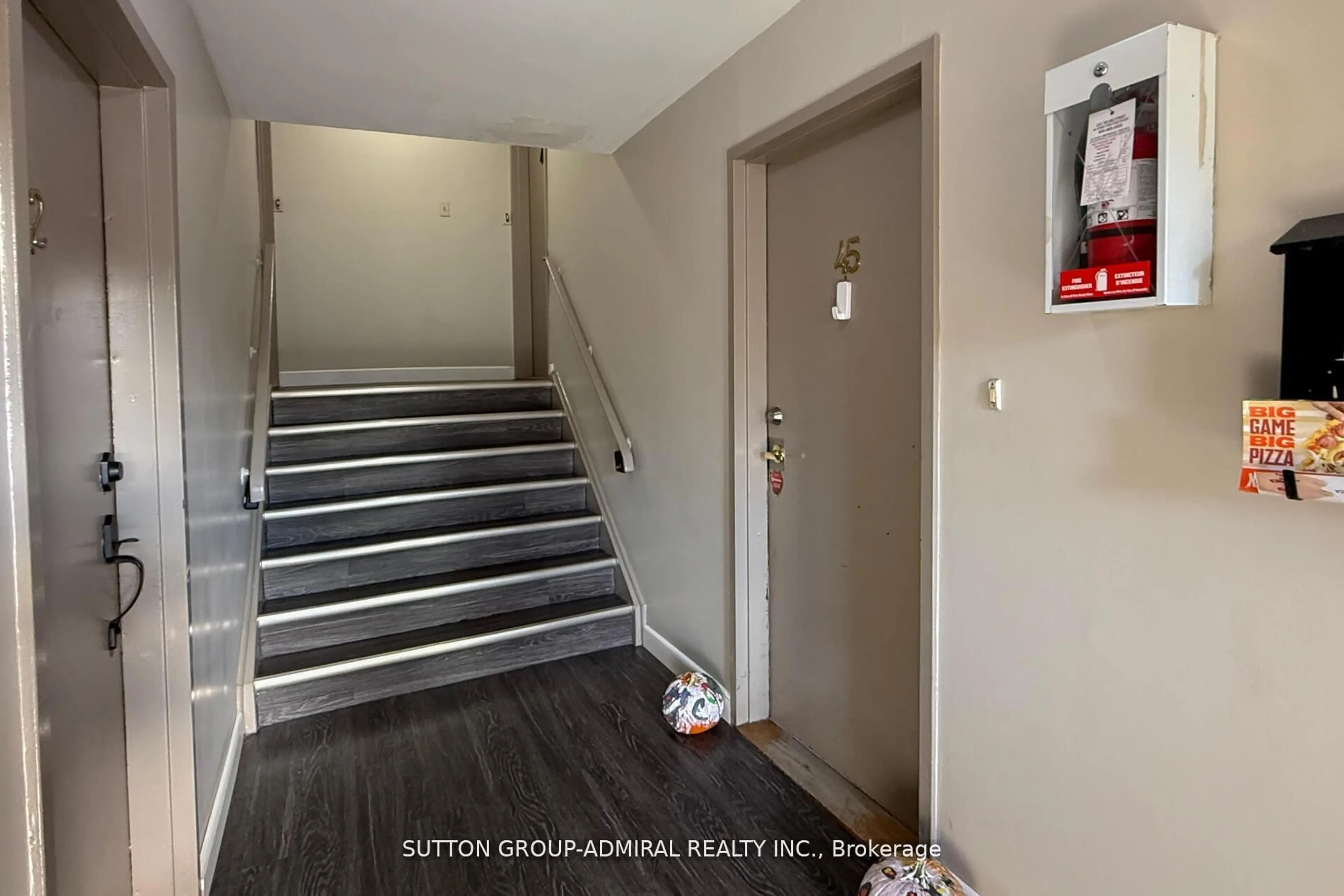 Indoor entryway for 1300 Oxford St #45, Oshawa Ontario L1J 6C5