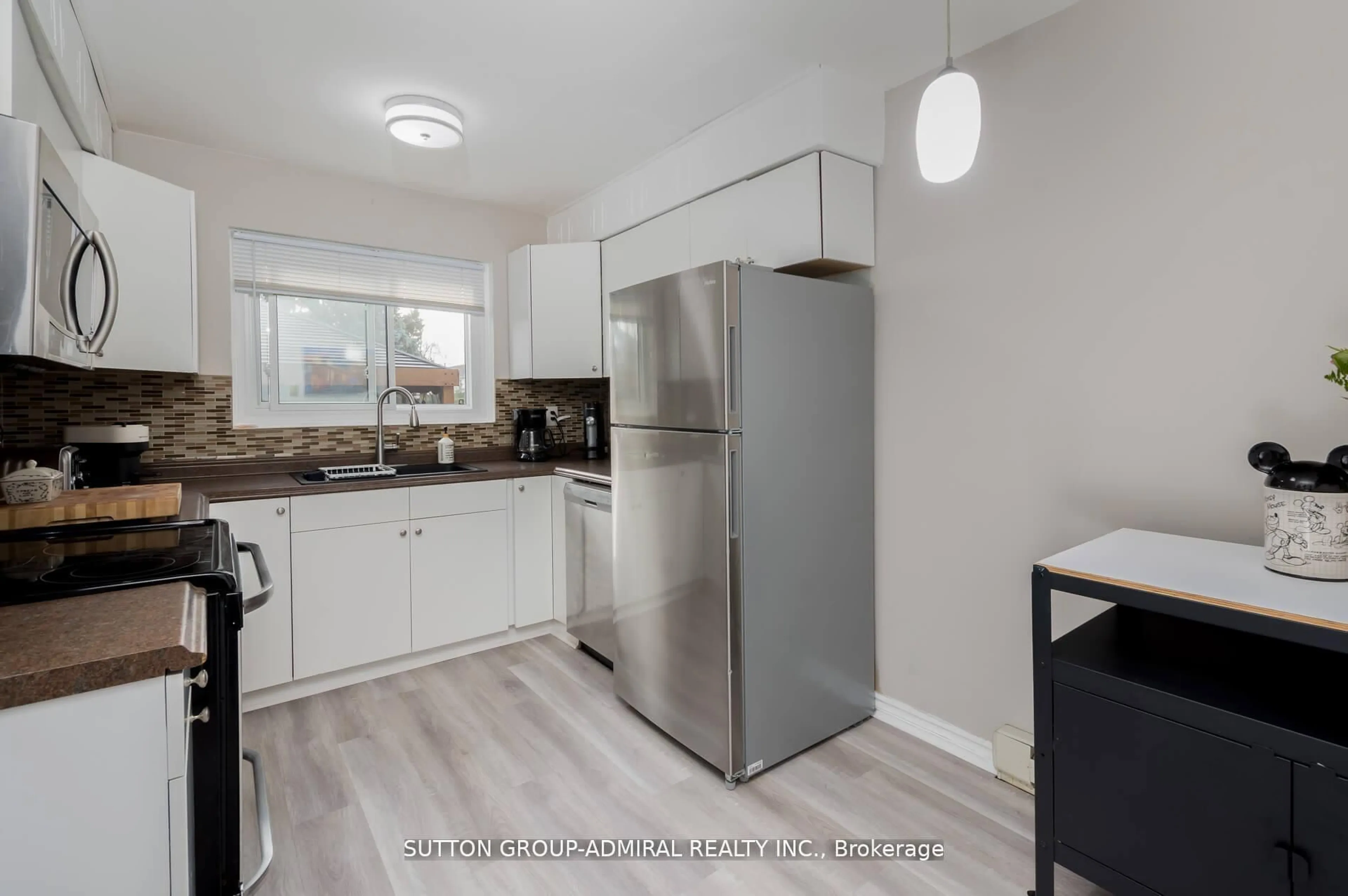 Standard kitchen, unknown for 1300 Oxford St #45, Oshawa Ontario L1J 6C5