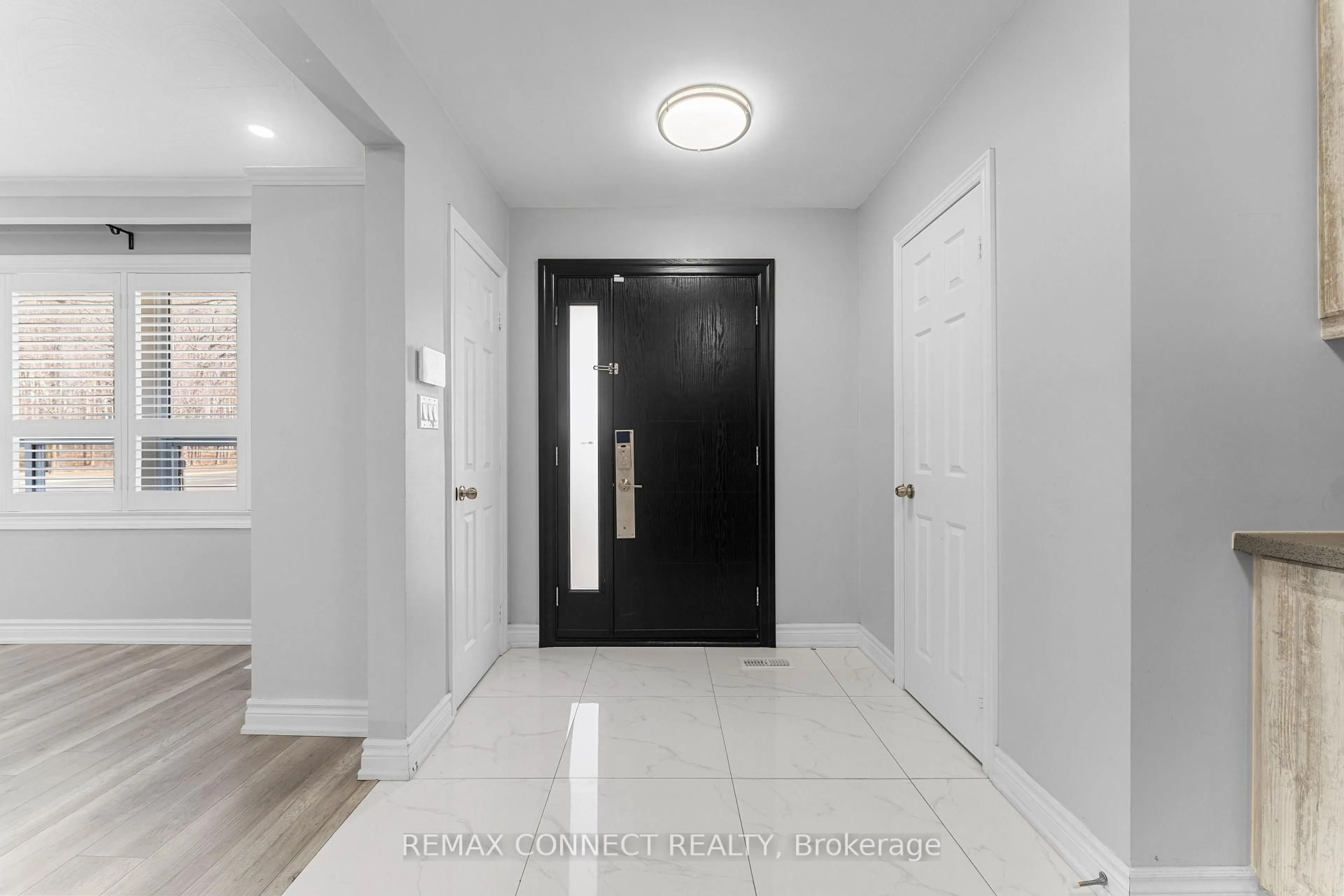 Indoor entryway for 54 Saratoga Dr, Toronto Ontario M1P 4J1
