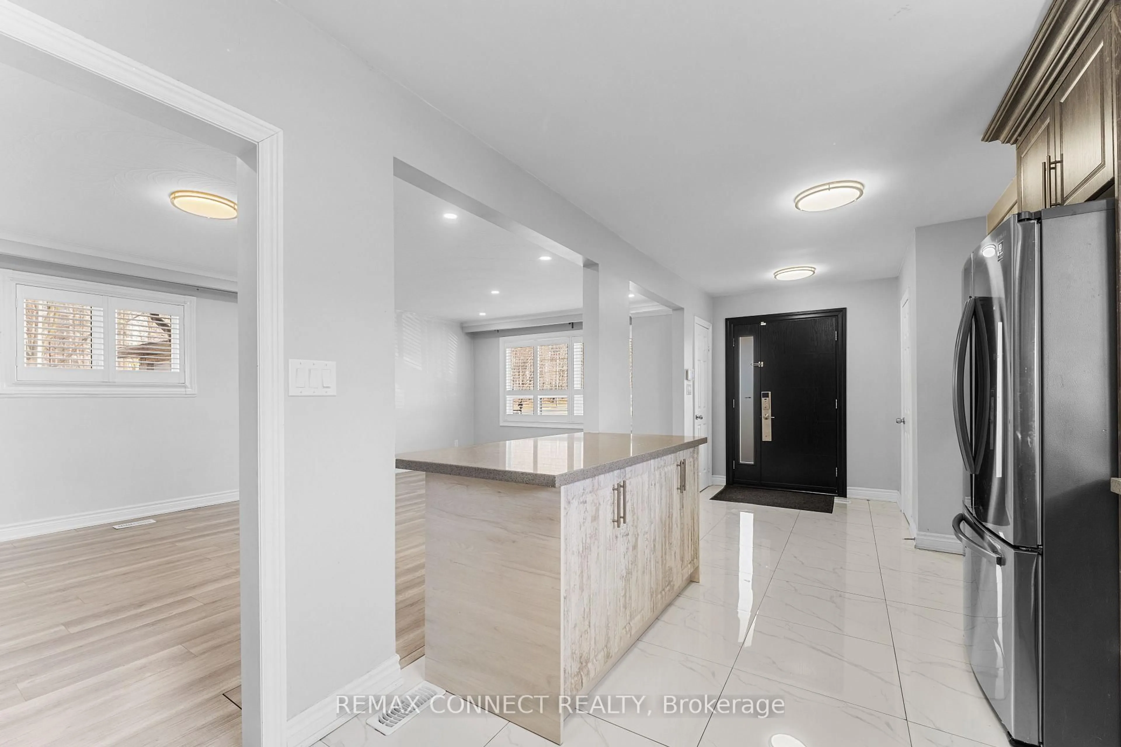 Open concept kitchen, ceramic/tile floor for 54 Saratoga Dr, Toronto Ontario M1P 4J1