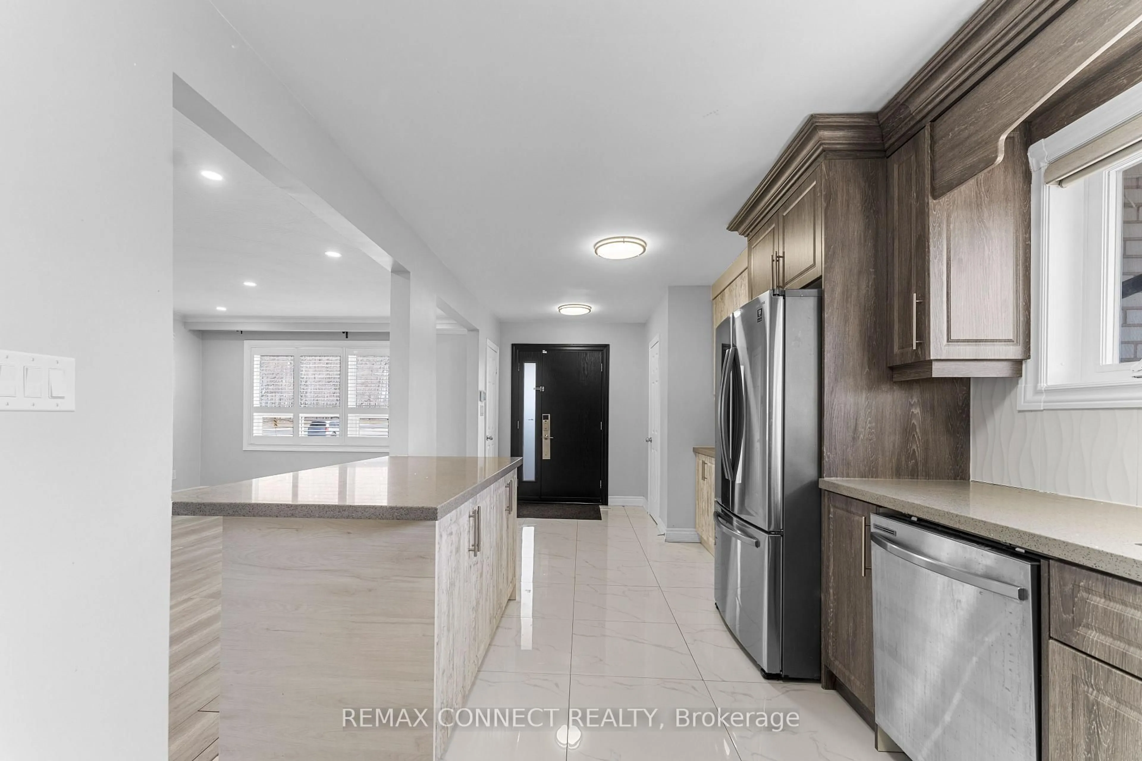 Open concept kitchen, ceramic/tile floor for 54 Saratoga Dr, Toronto Ontario M1P 4J1