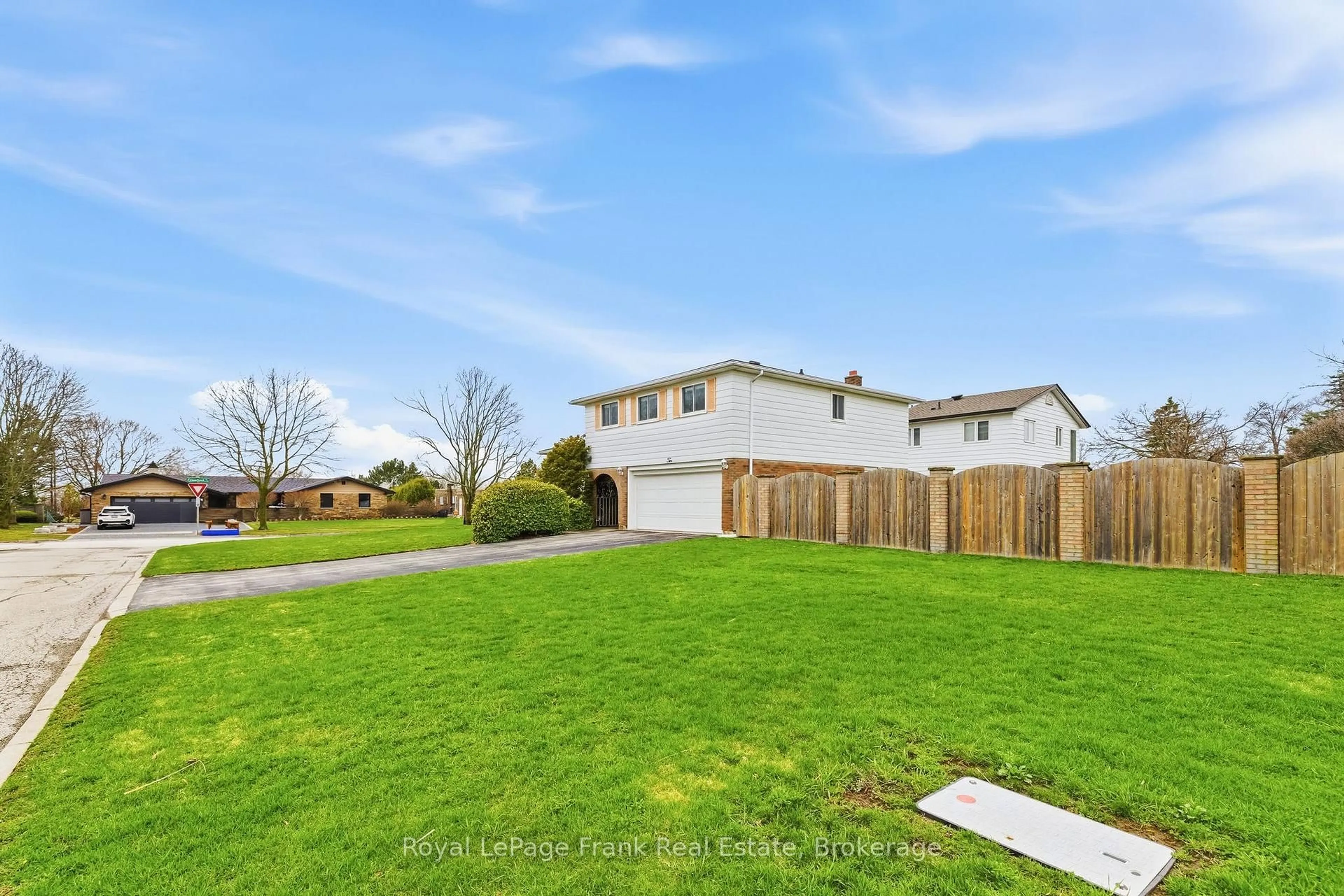 A pic from outside/outdoor area/front of a property/back of a property/a pic from drone, unknown for 2 Callen Crt, Ajax Ontario L1S 3B1